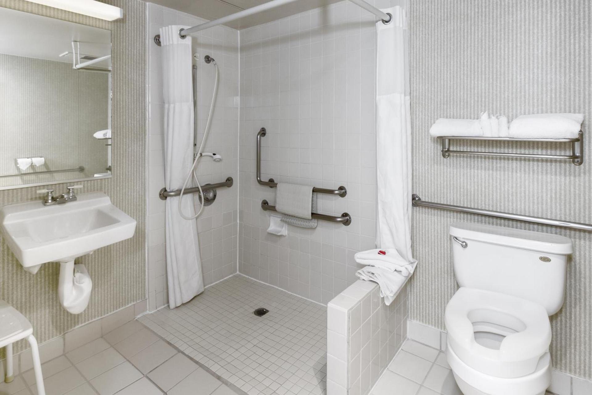 Ramada by Wyndham Costa Mesa/Newport Beach photo 67