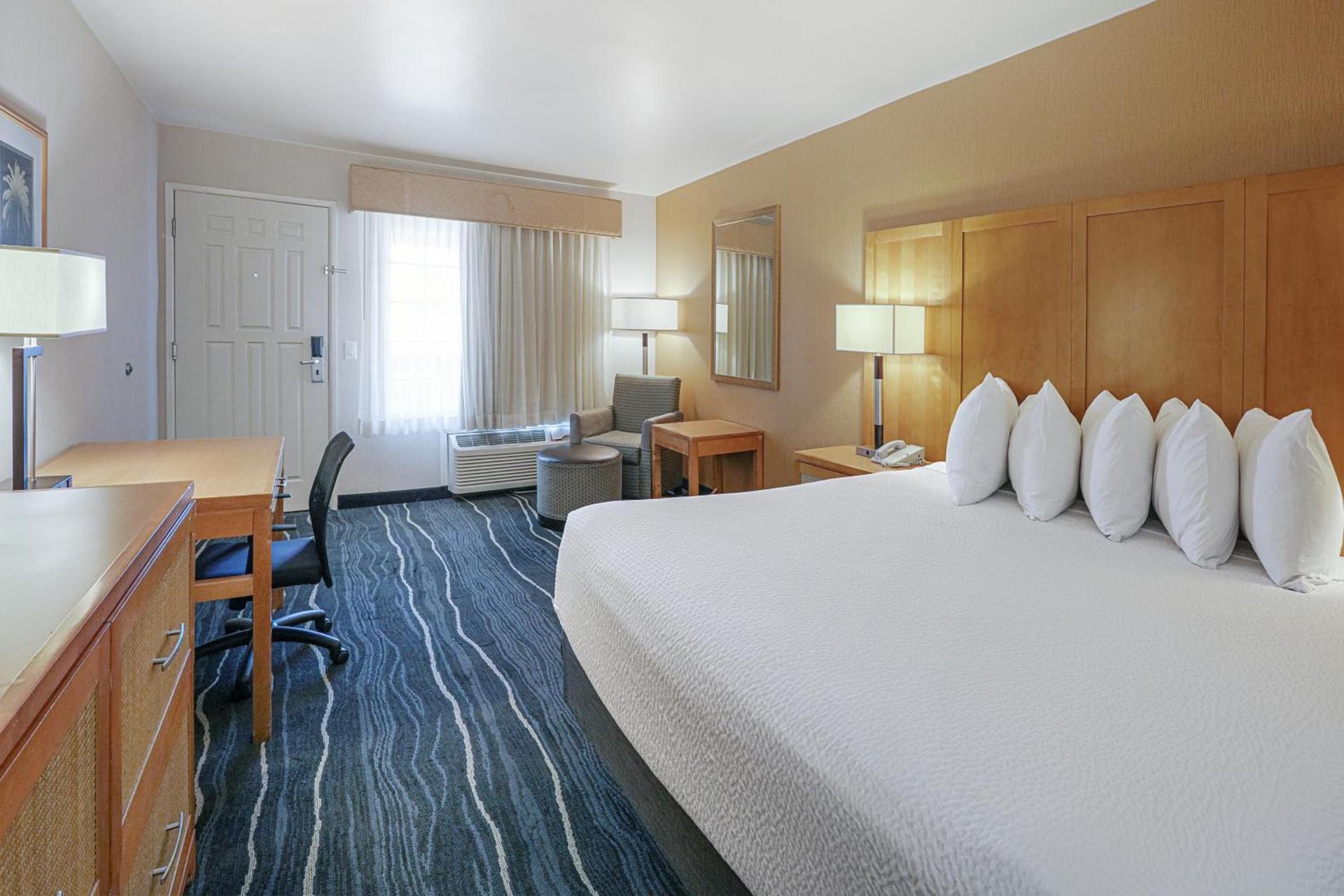 Ramada by Wyndham Costa Mesa/Newport Beach photo 69