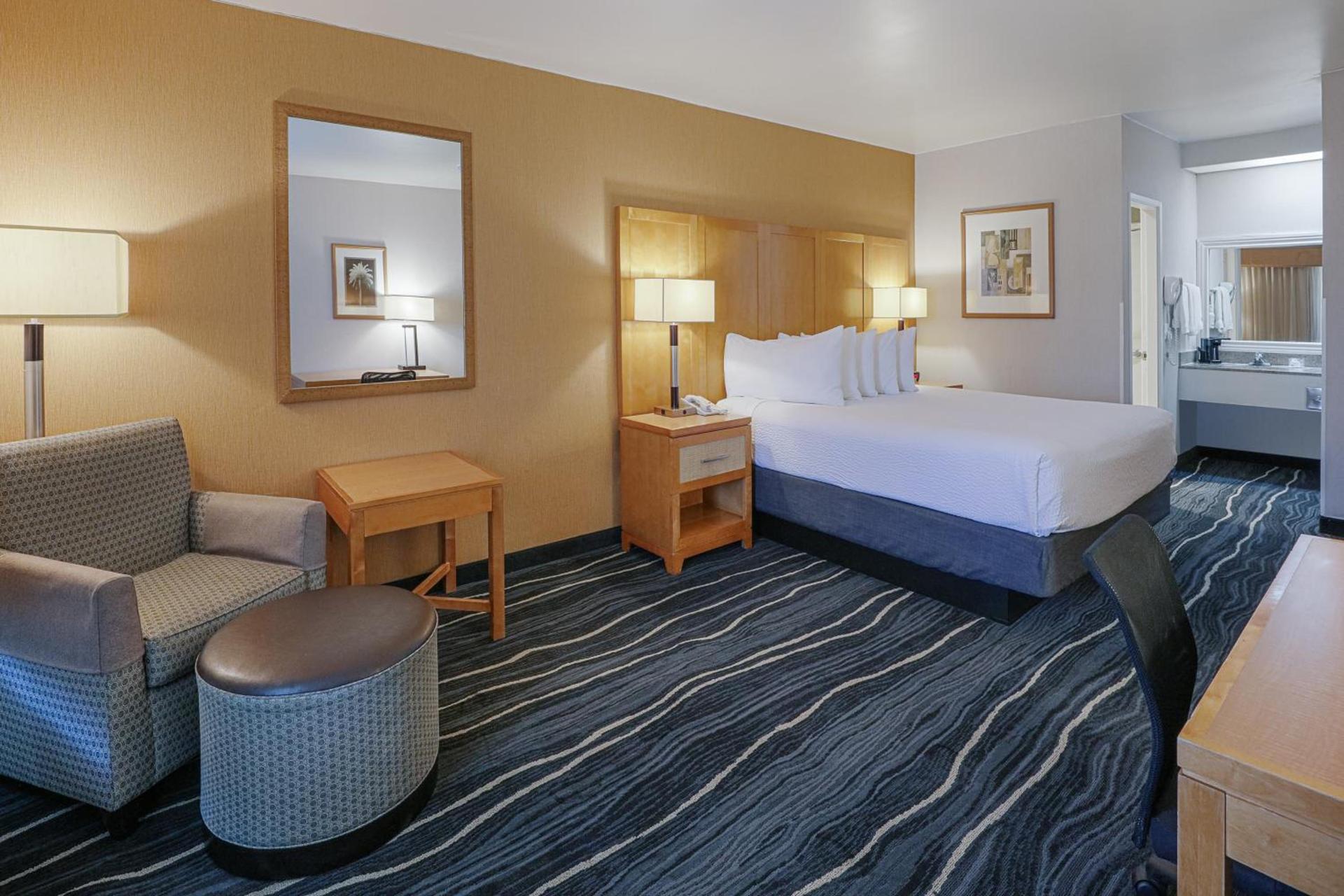 Ramada by Wyndham Costa Mesa/Newport Beach photo 68