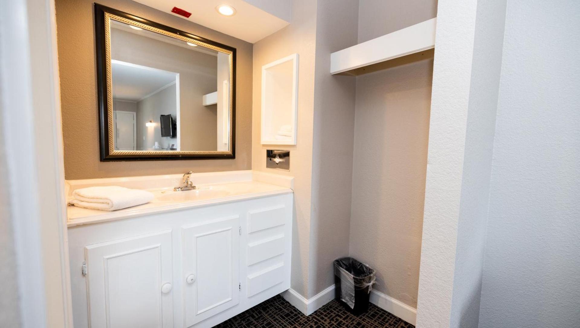 Magnuson Hotel Virginia Beach photo 40