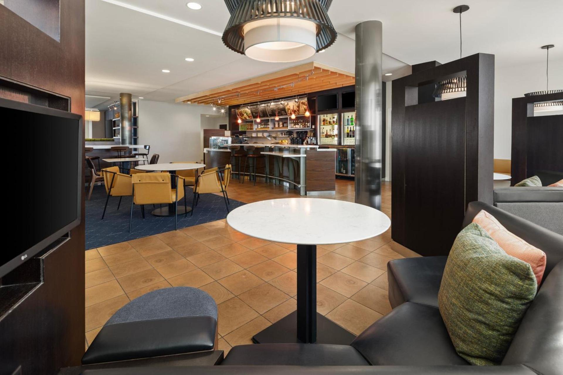 Courtyard Mankato Hotel & Event Center photo 50