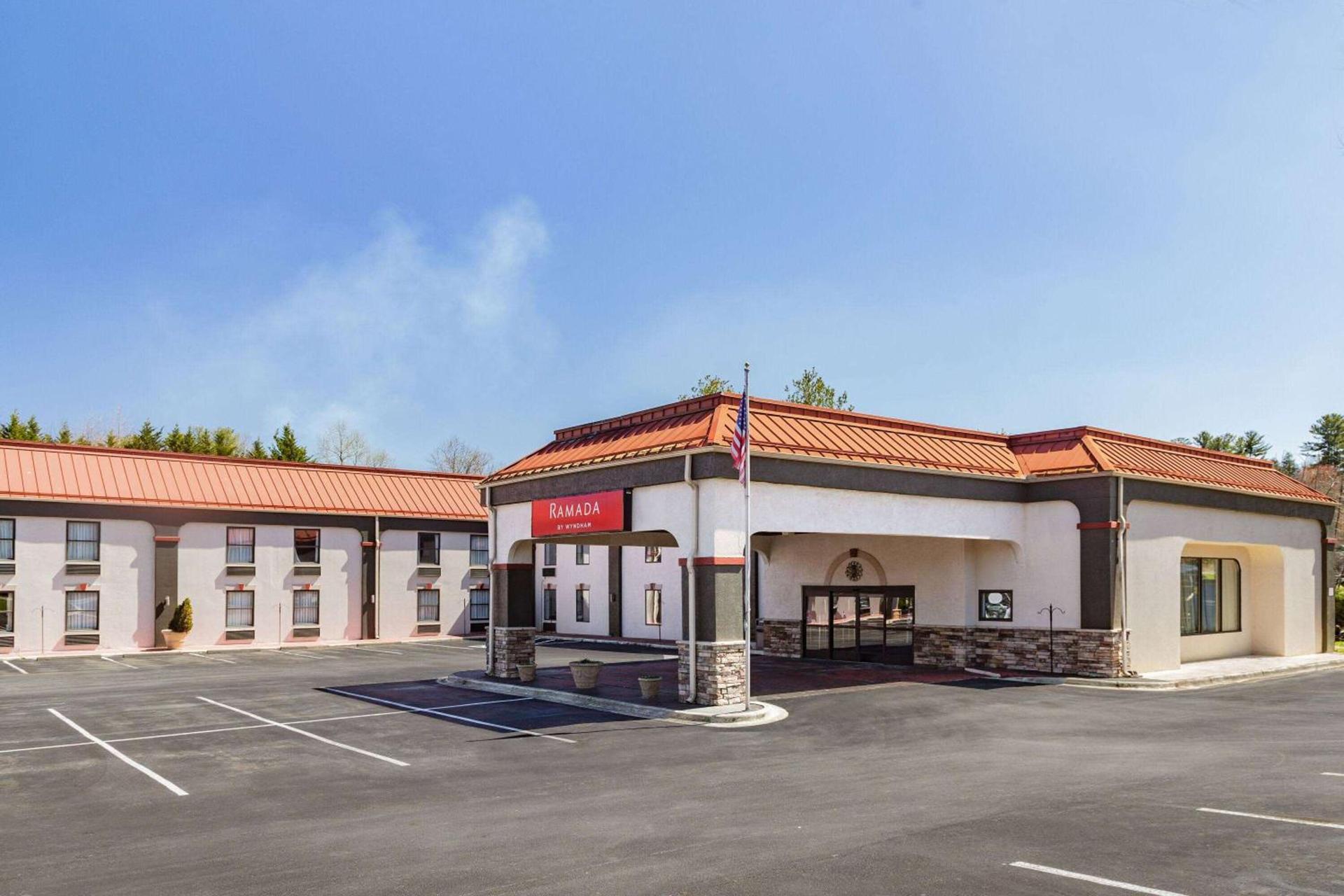Ramada by Wyndham Hendersonville photo 2