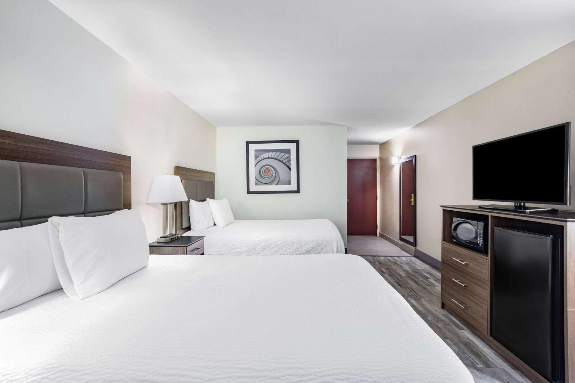 Ramada by Wyndham Hendersonville photo 6