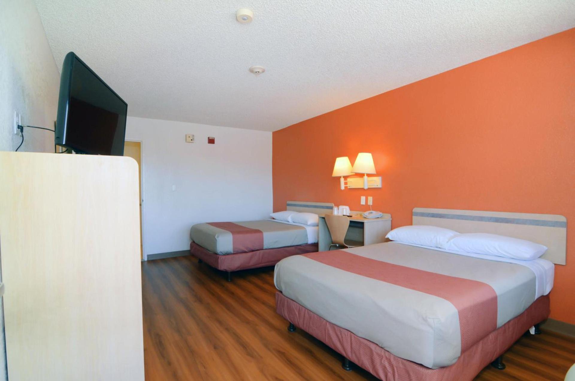 Motel 6-North Palm Springs, CA - North photo 12