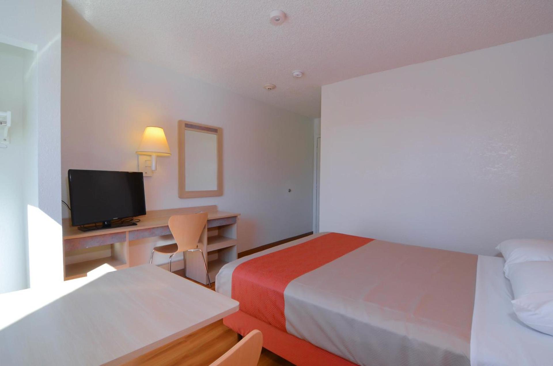 Motel 6-North Palm Springs, CA - North photo 15