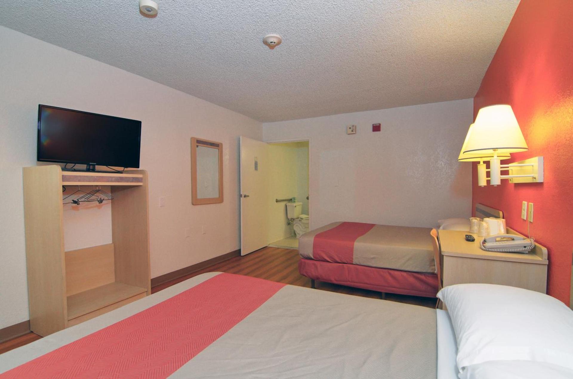 Motel 6-North Palm Springs, CA - North photo 17