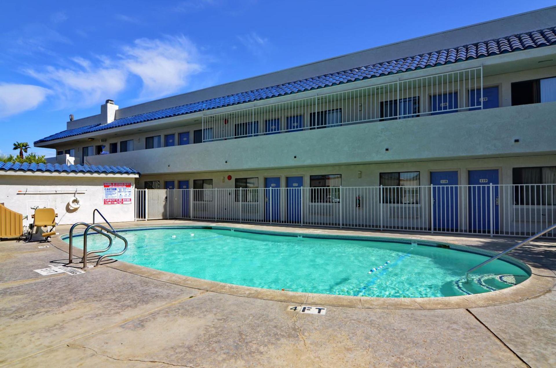 Motel 6-North Palm Springs, CA - North photo 8