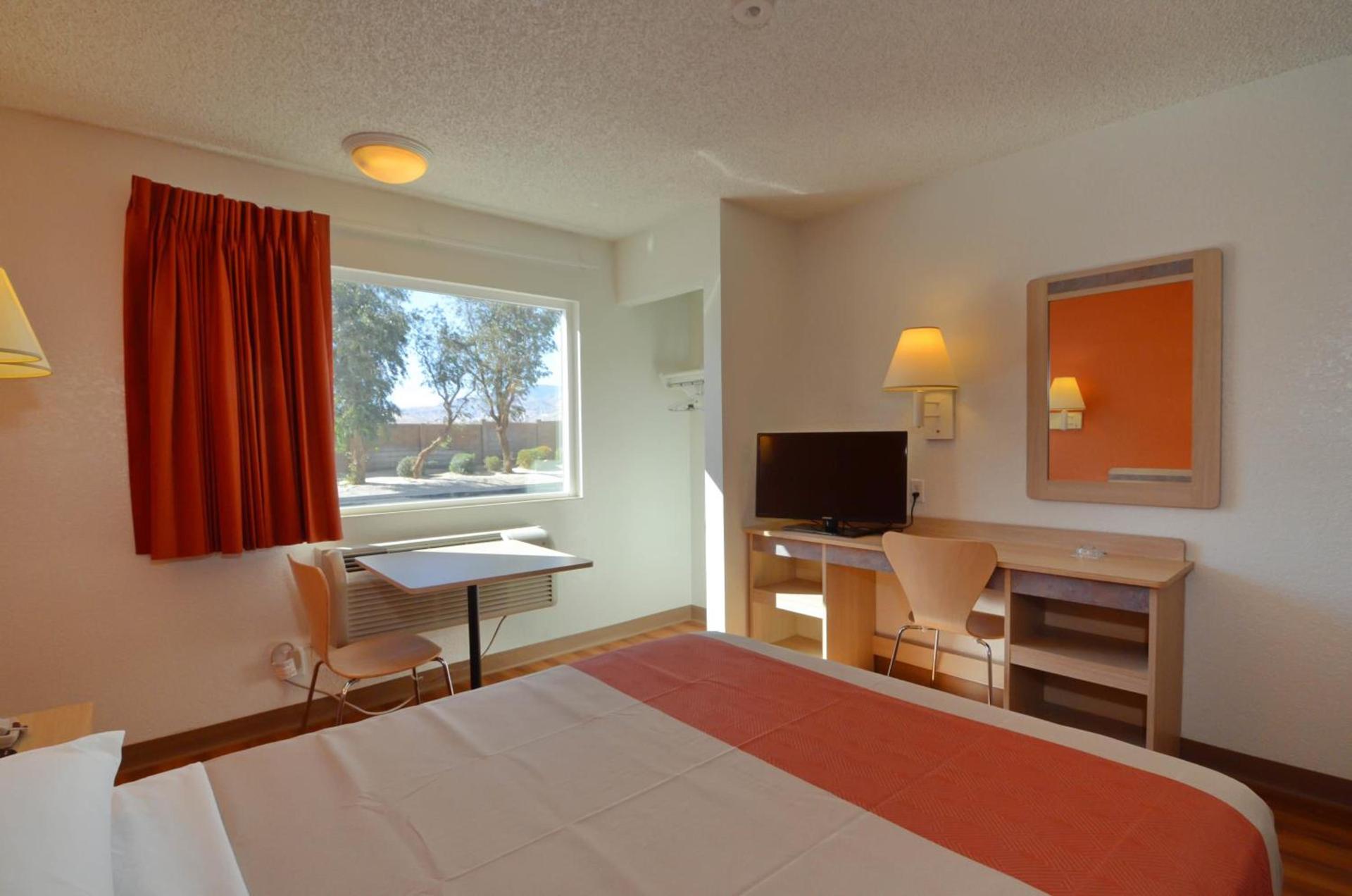 Motel 6-North Palm Springs, CA - North photo 27