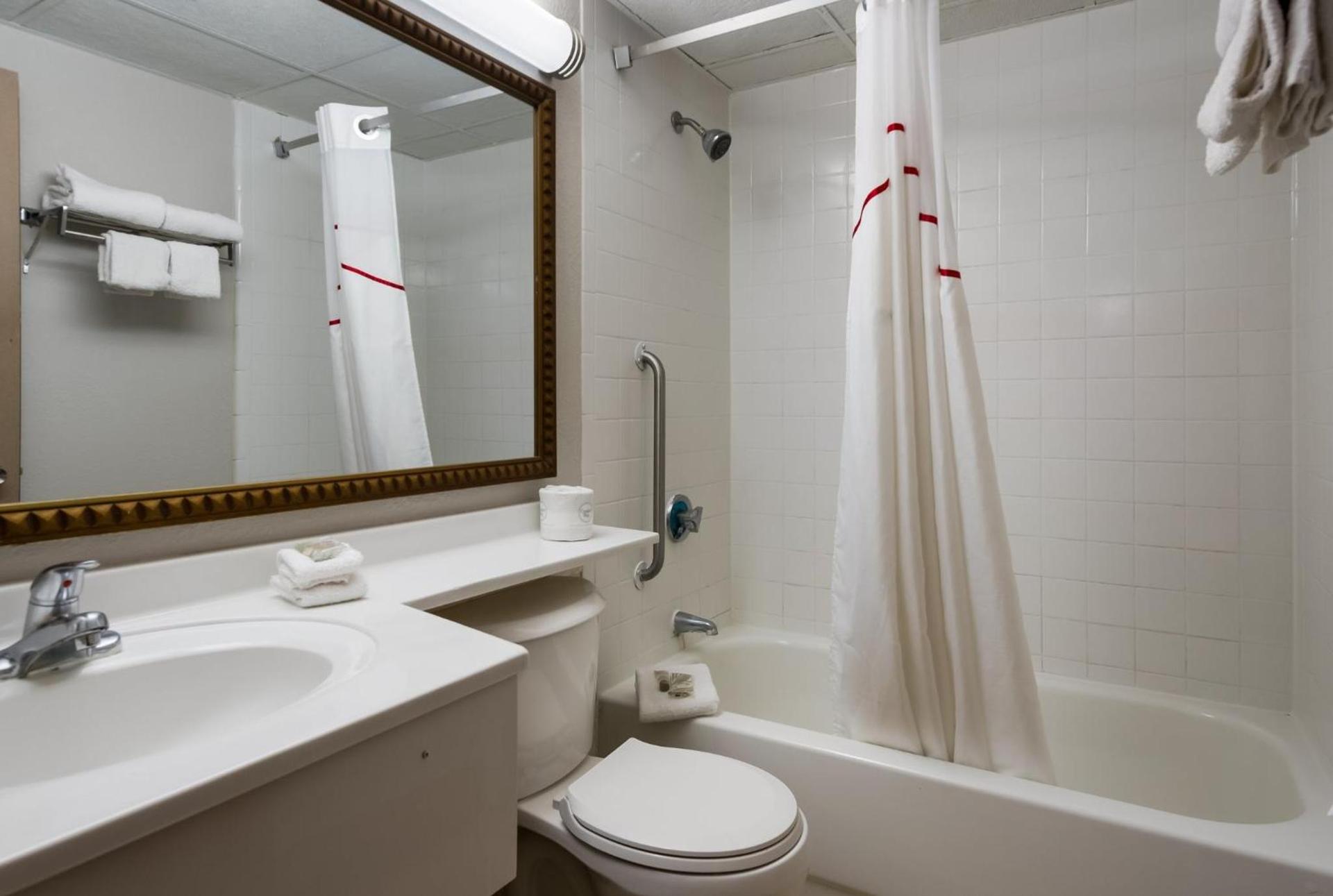 Red Roof Inn and Suites Newark - University photo 51
