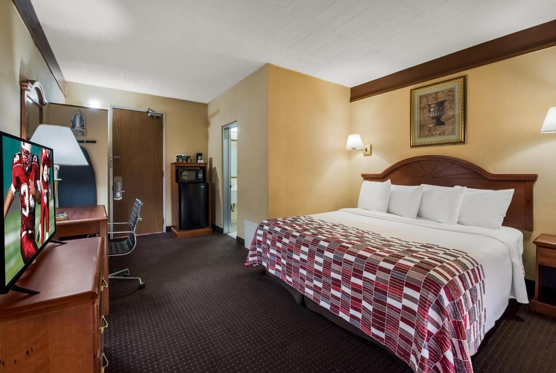 Red Roof Inn and Suites Newark - University photo 32