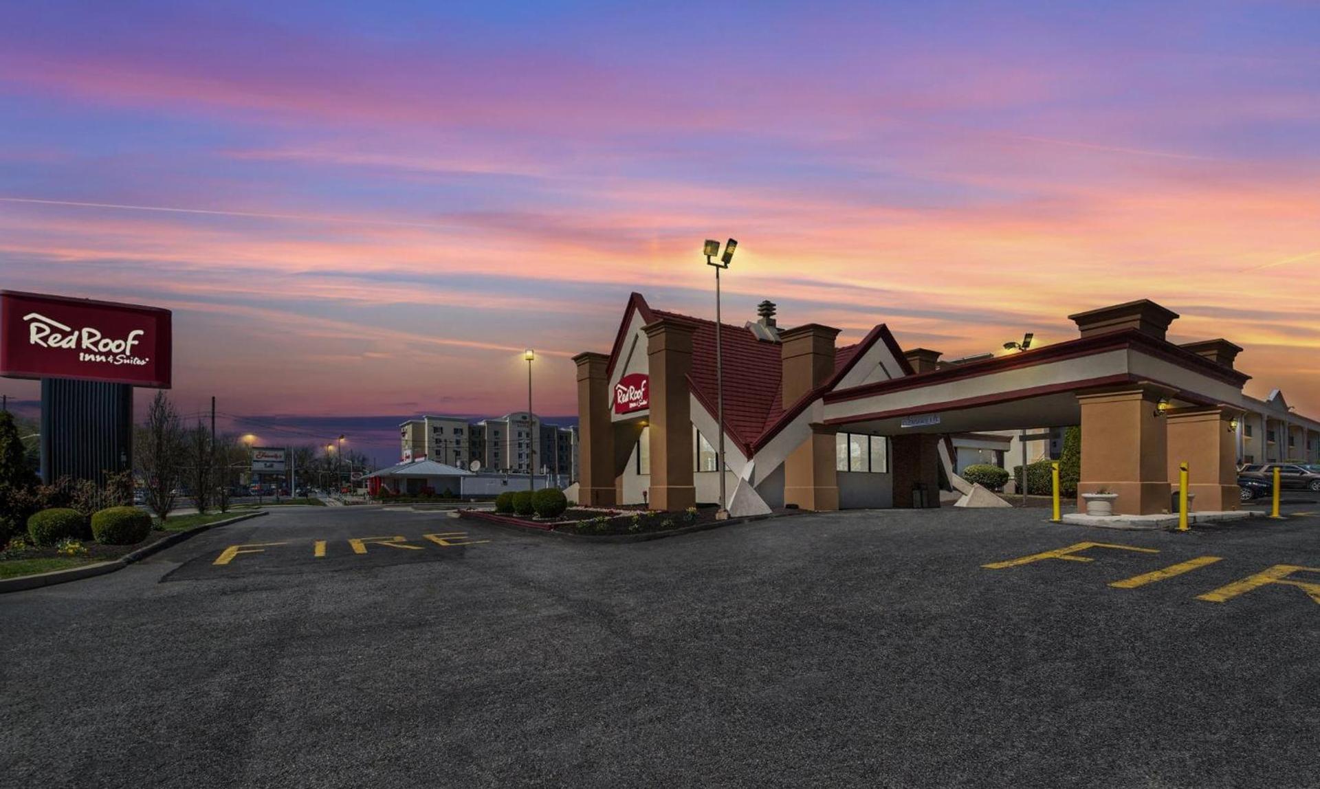 Red Roof Inn and Suites Newark - University photo 6