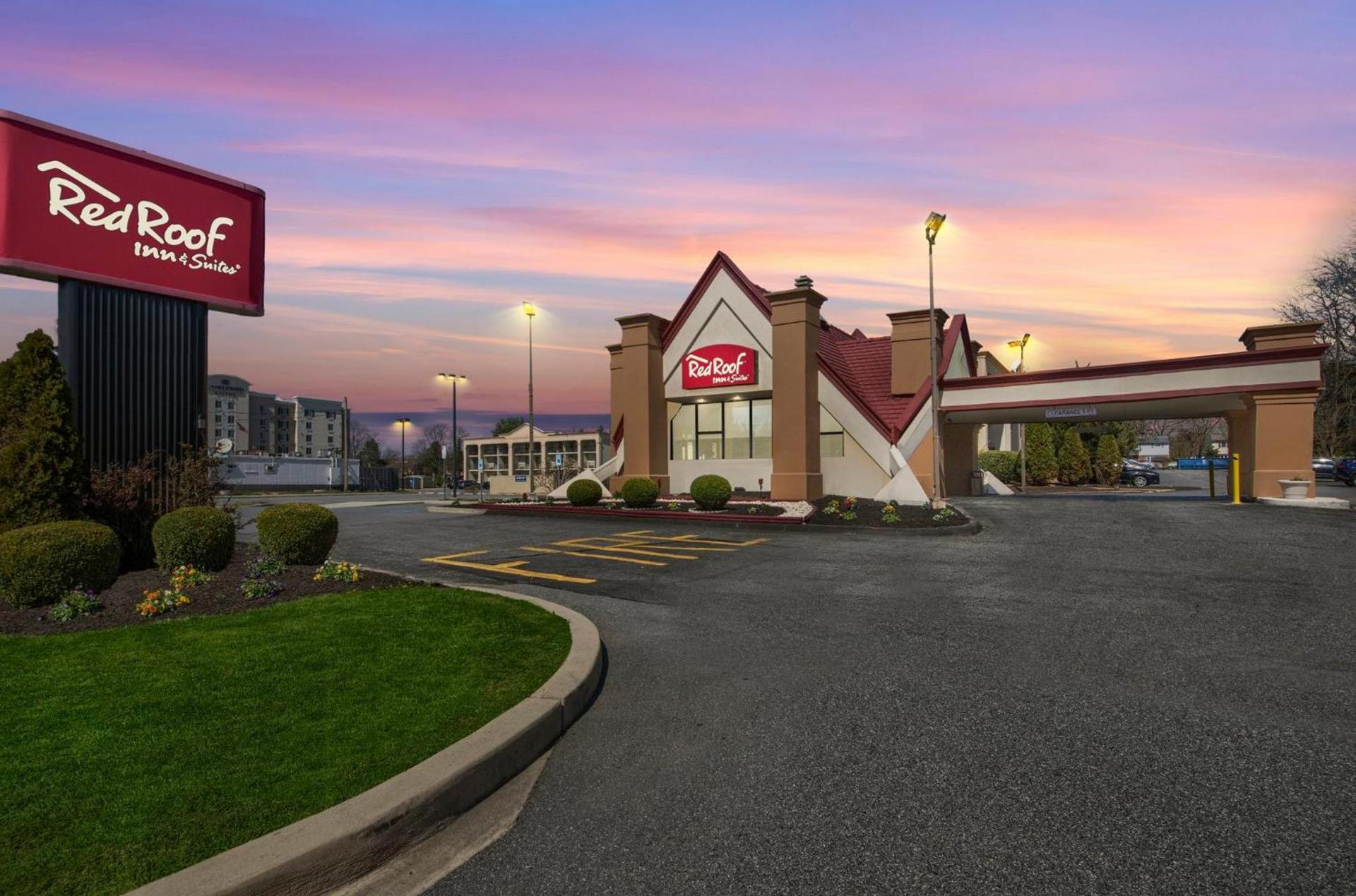 Red Roof Inn and Suites Newark - University photo 8