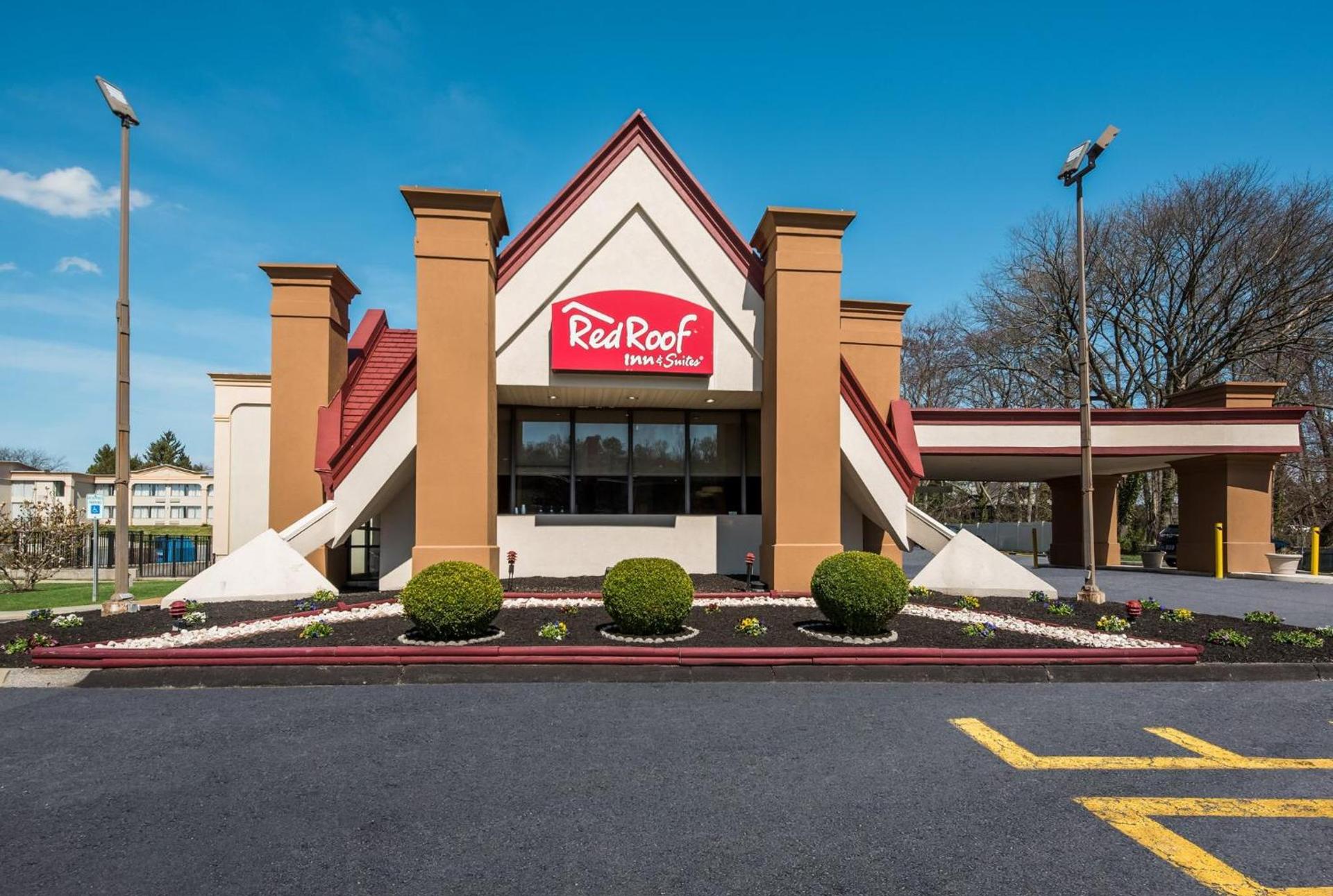 Red Roof Inn and Suites Newark - University photo 2