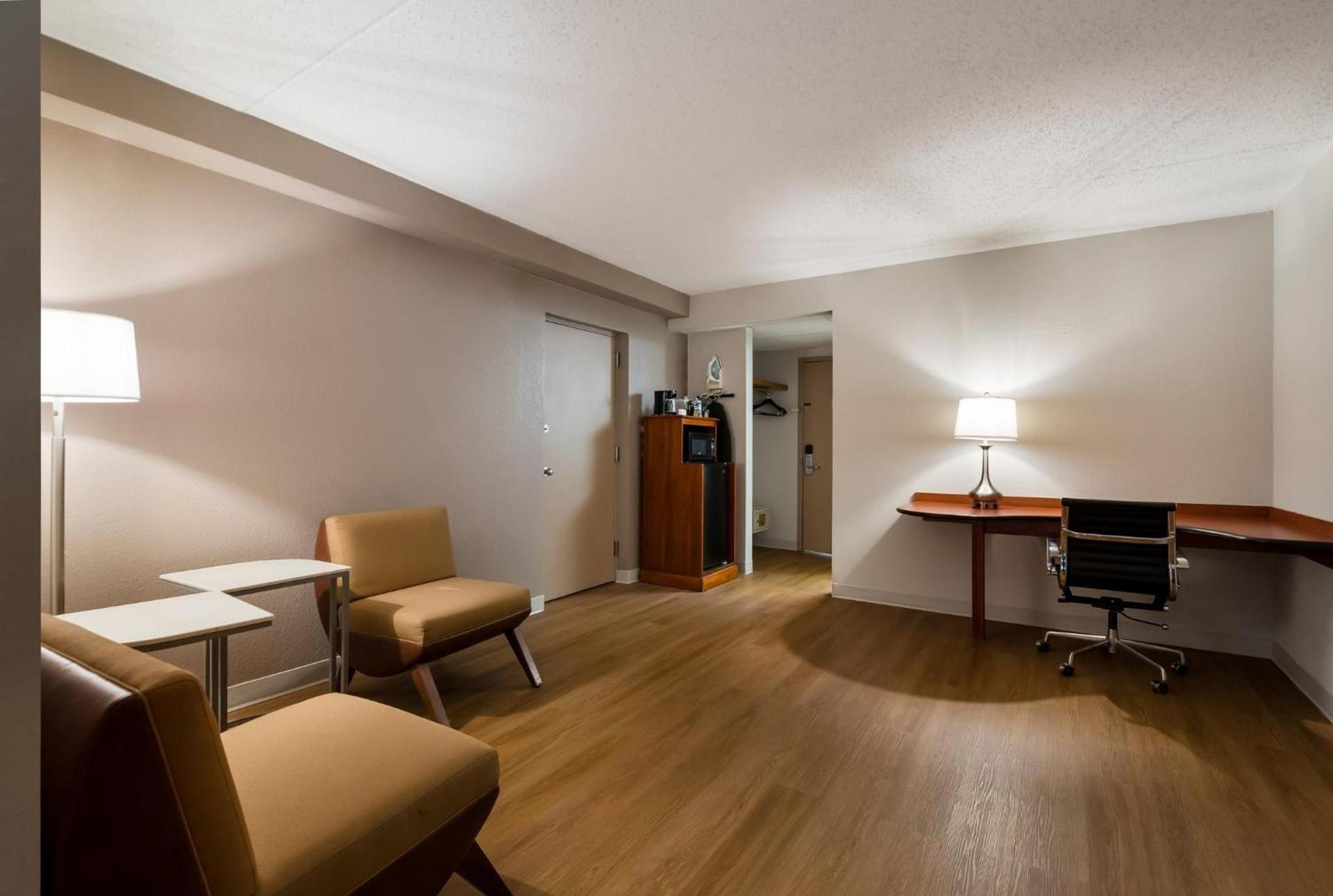 Red Roof Inn and Suites Newark - University photo 38