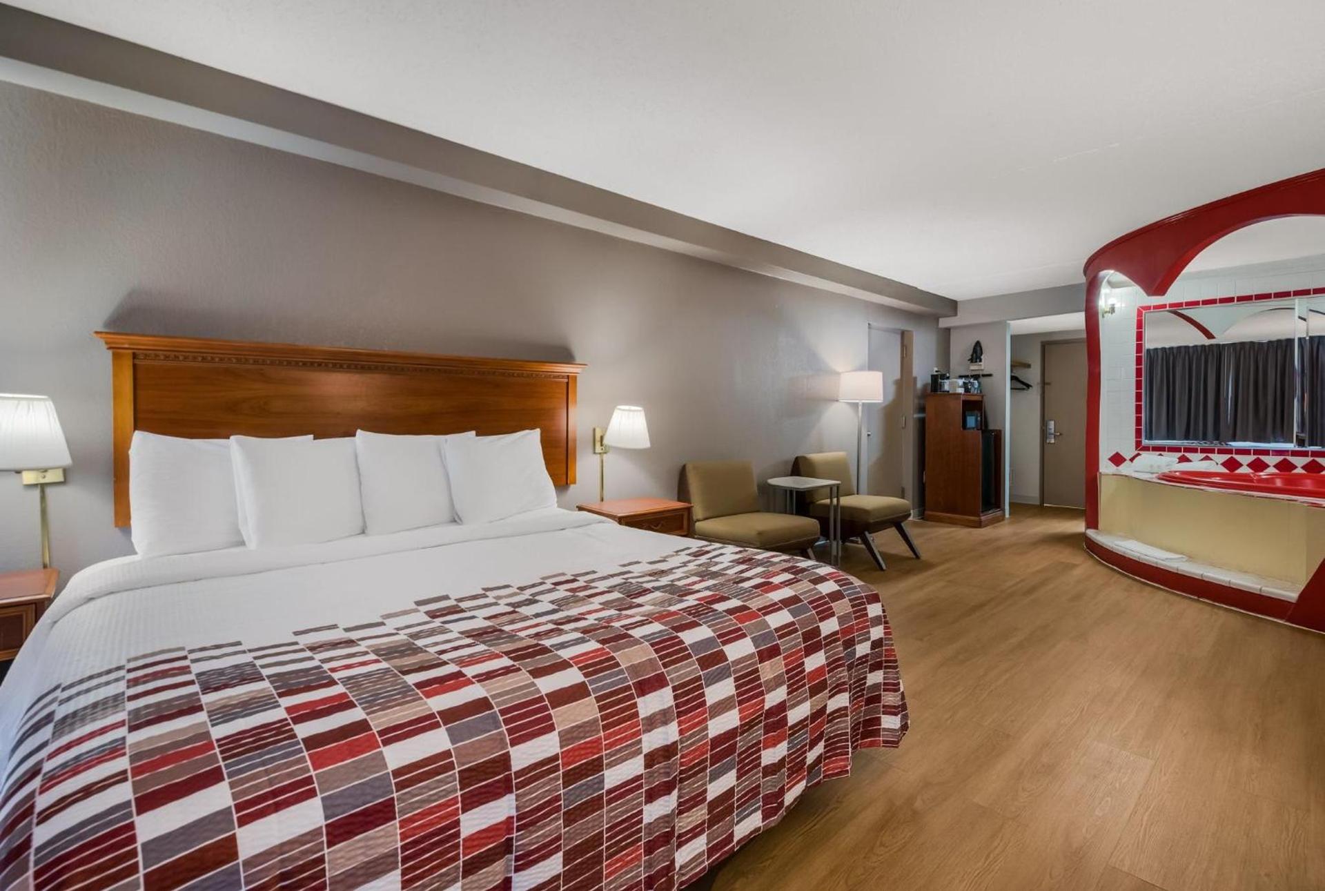 Red Roof Inn and Suites Newark - University photo 43