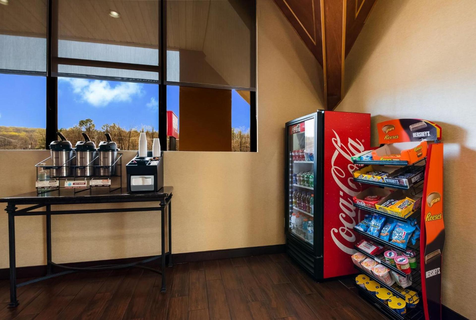 Red Roof Inn and Suites Newark - University photo 14