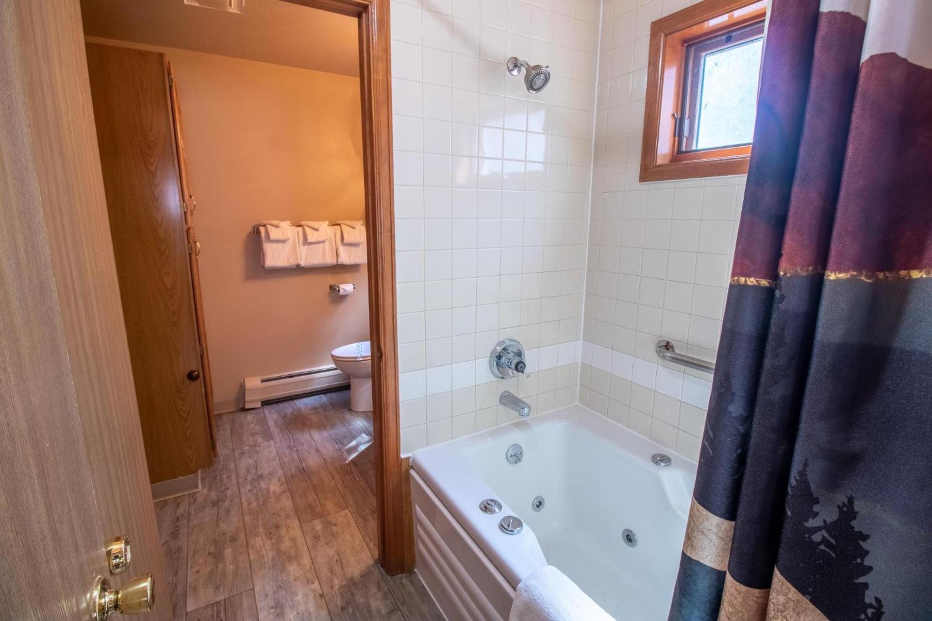 Castle Mountain Lodge photo 99