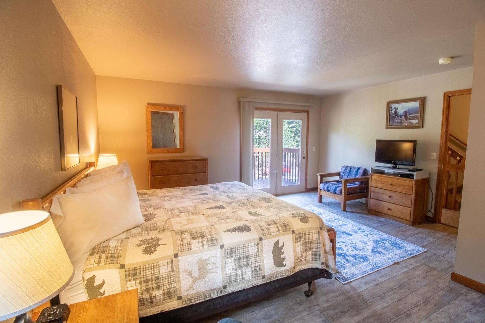 Castle Mountain Lodge photo 94
