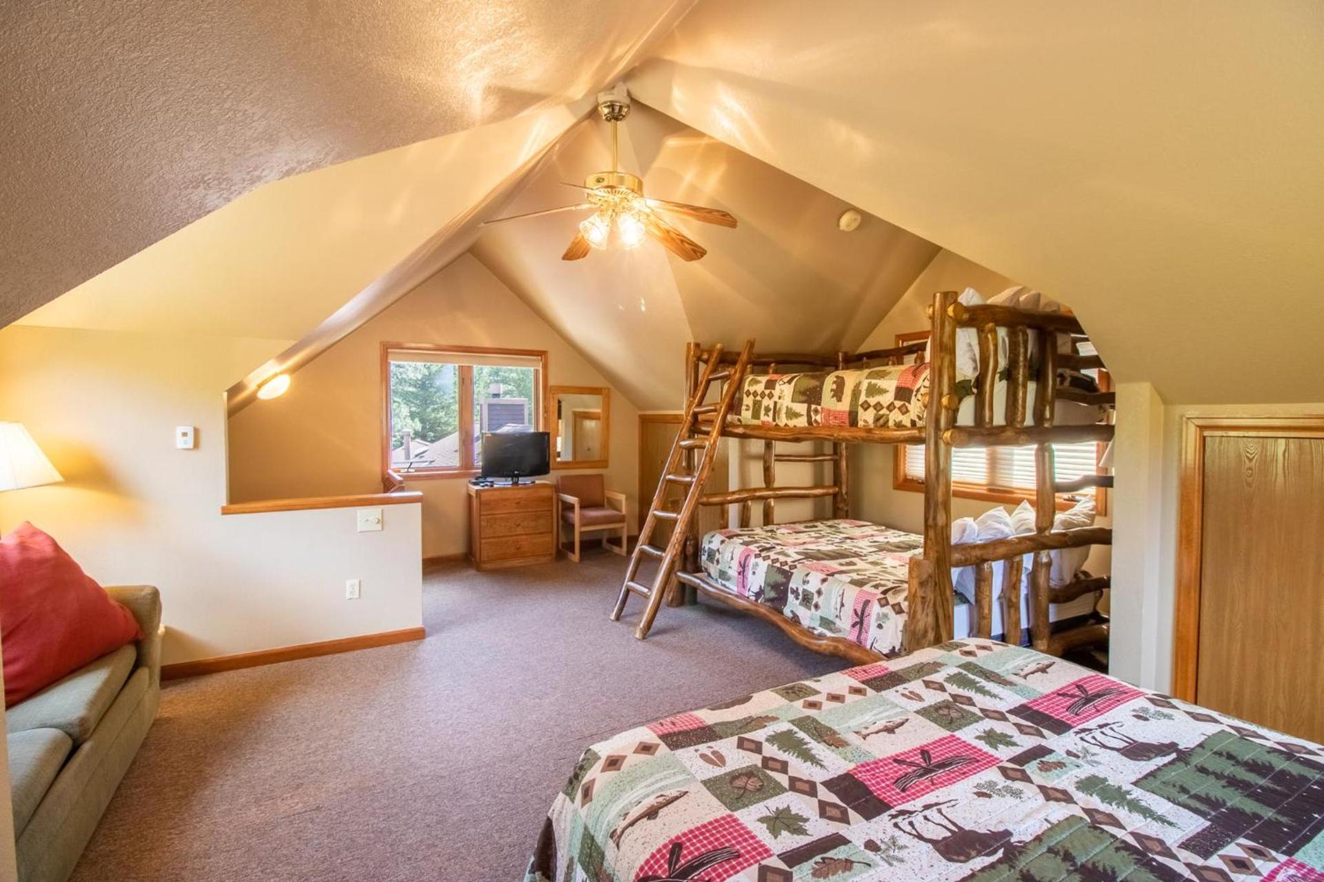 Castle Mountain Lodge photo 96