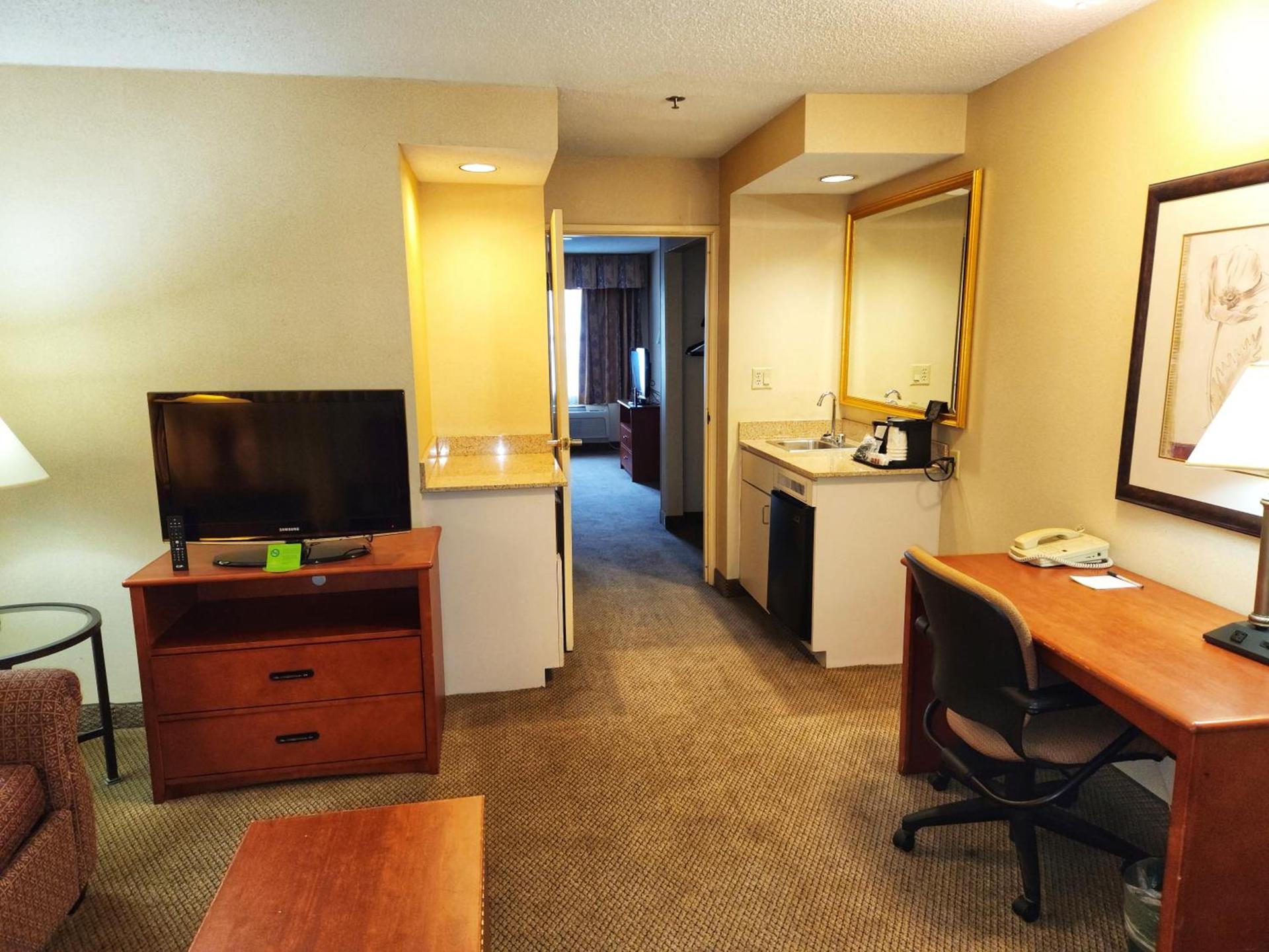 La Quinta by Wyndham Appleton College Avenue photo 35