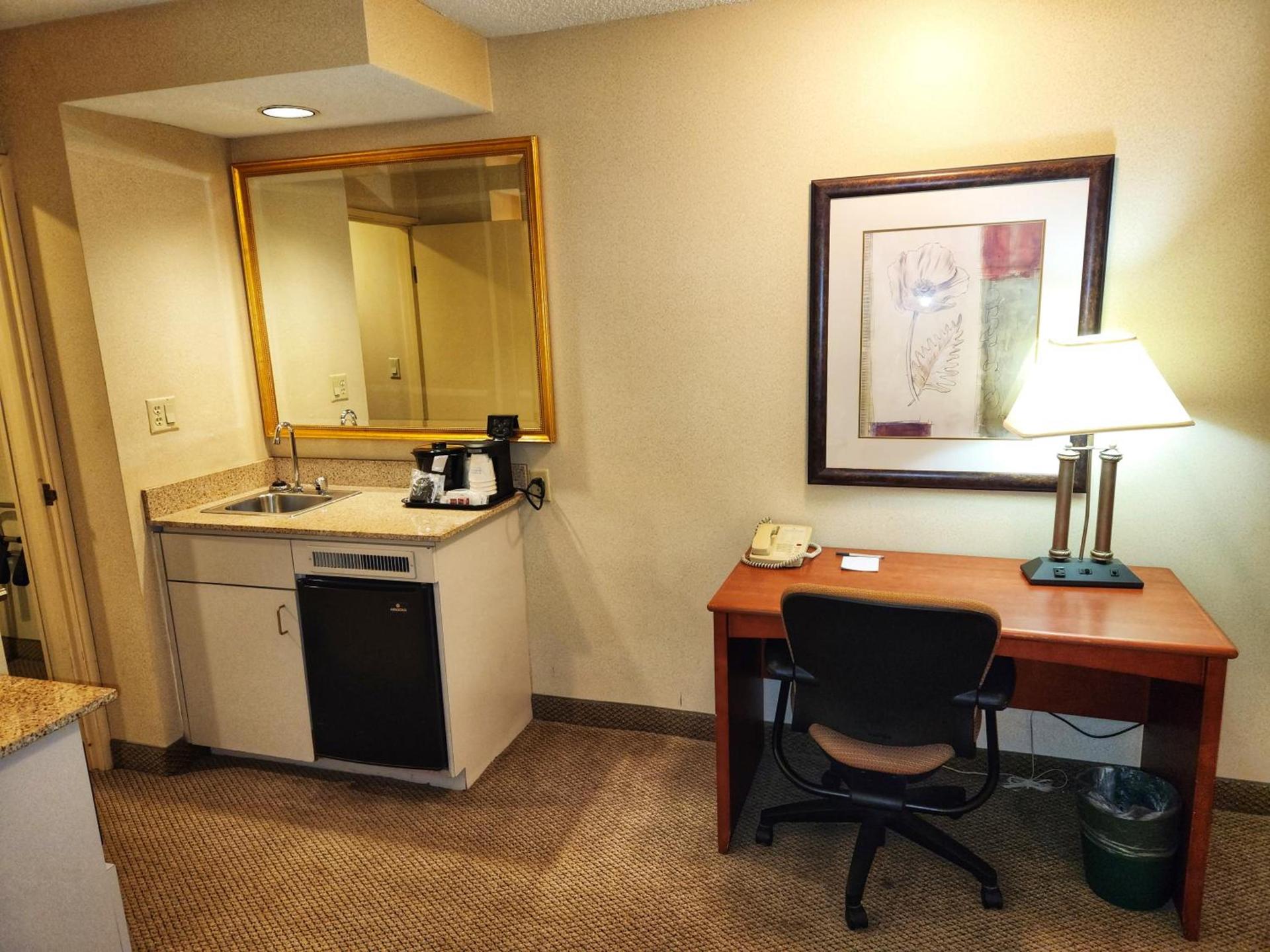 La Quinta by Wyndham Appleton College Avenue photo 41