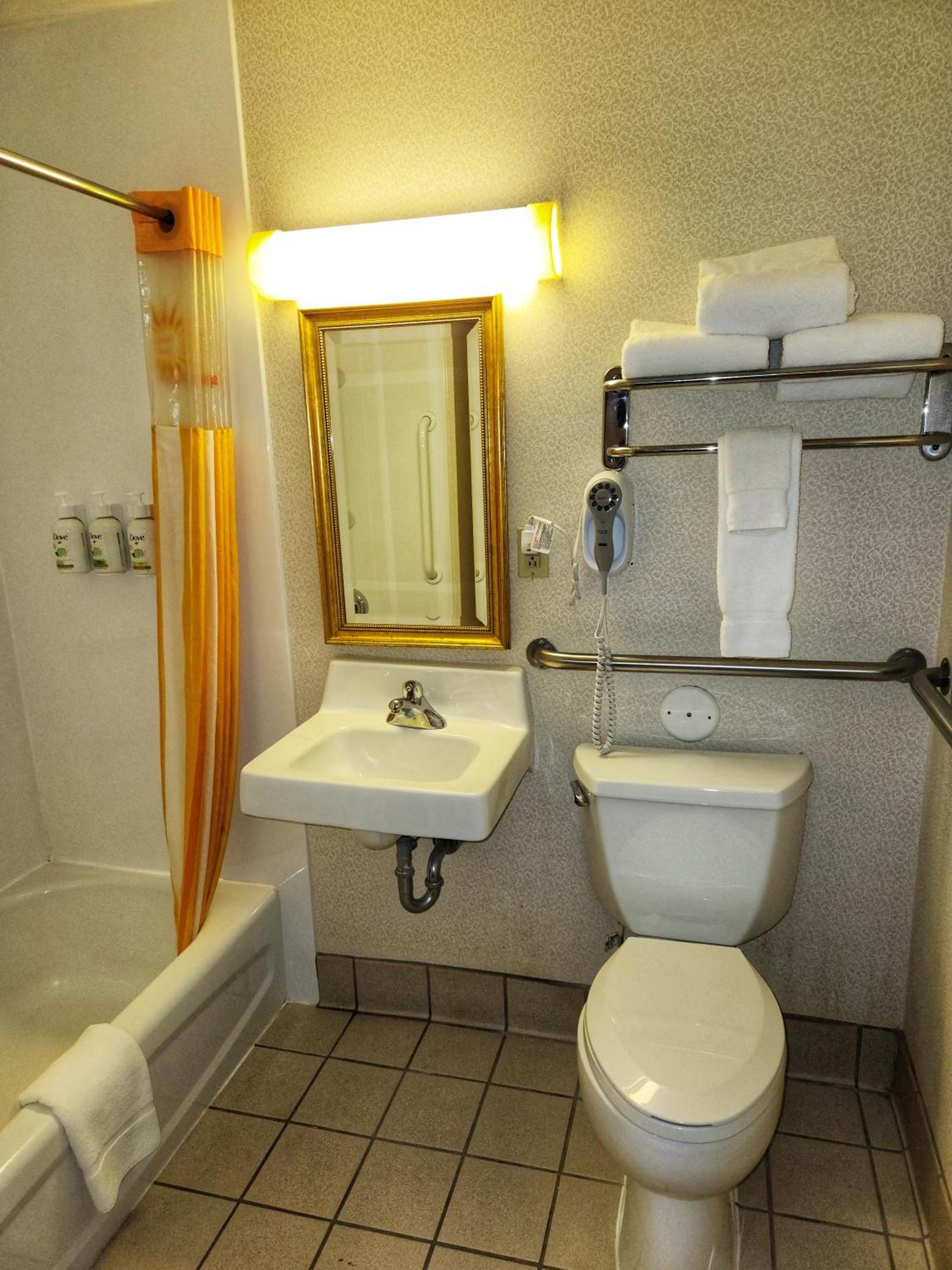 La Quinta by Wyndham Appleton College Avenue photo 48