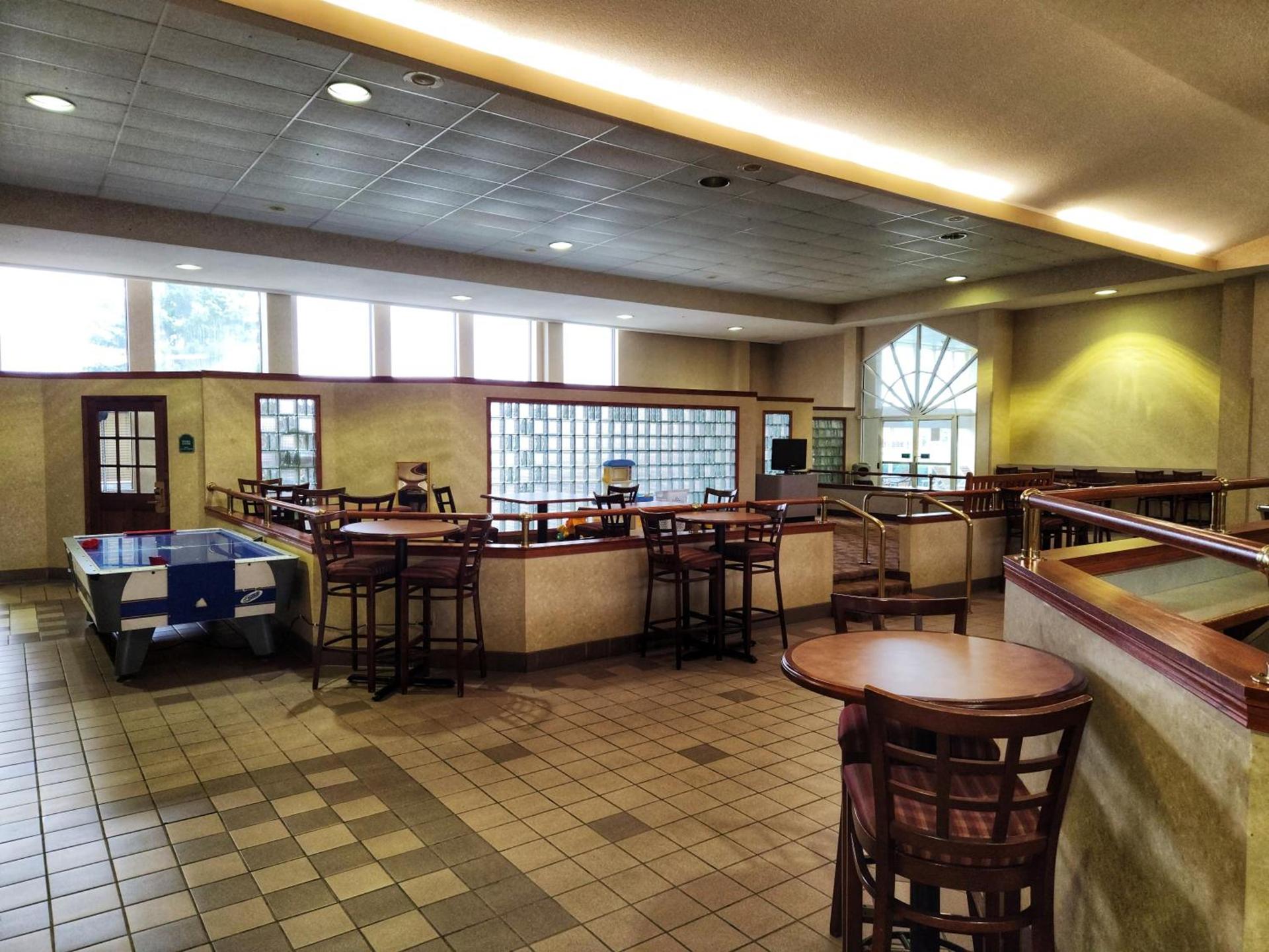 La Quinta by Wyndham Appleton College Avenue photo 59