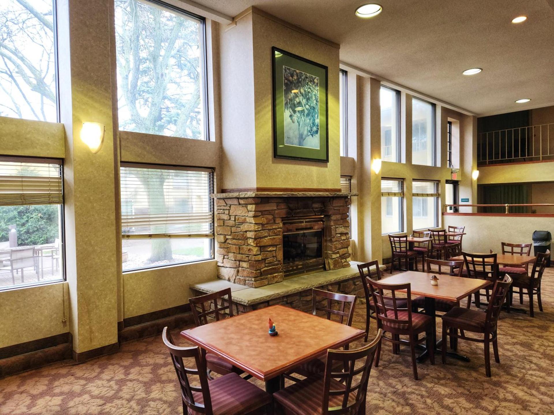 La Quinta by Wyndham Appleton College Avenue photo 55