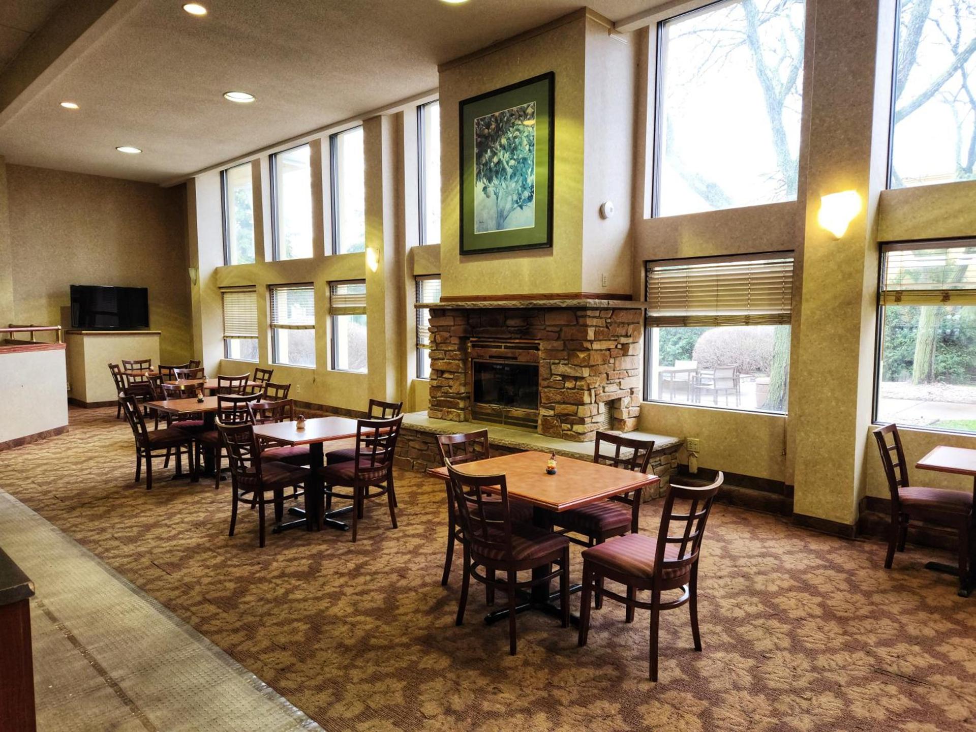 La Quinta by Wyndham Appleton College Avenue photo 51