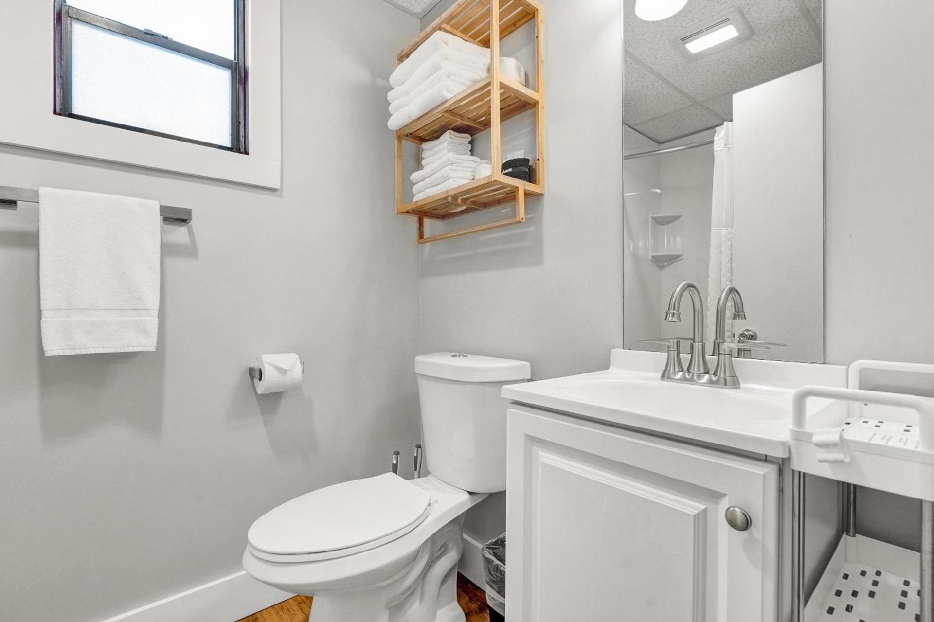Abellona Inn & Suites photo 67