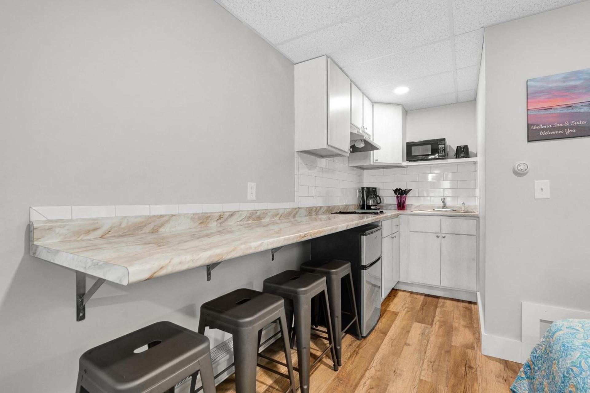 Abellona Inn & Suites photo 55