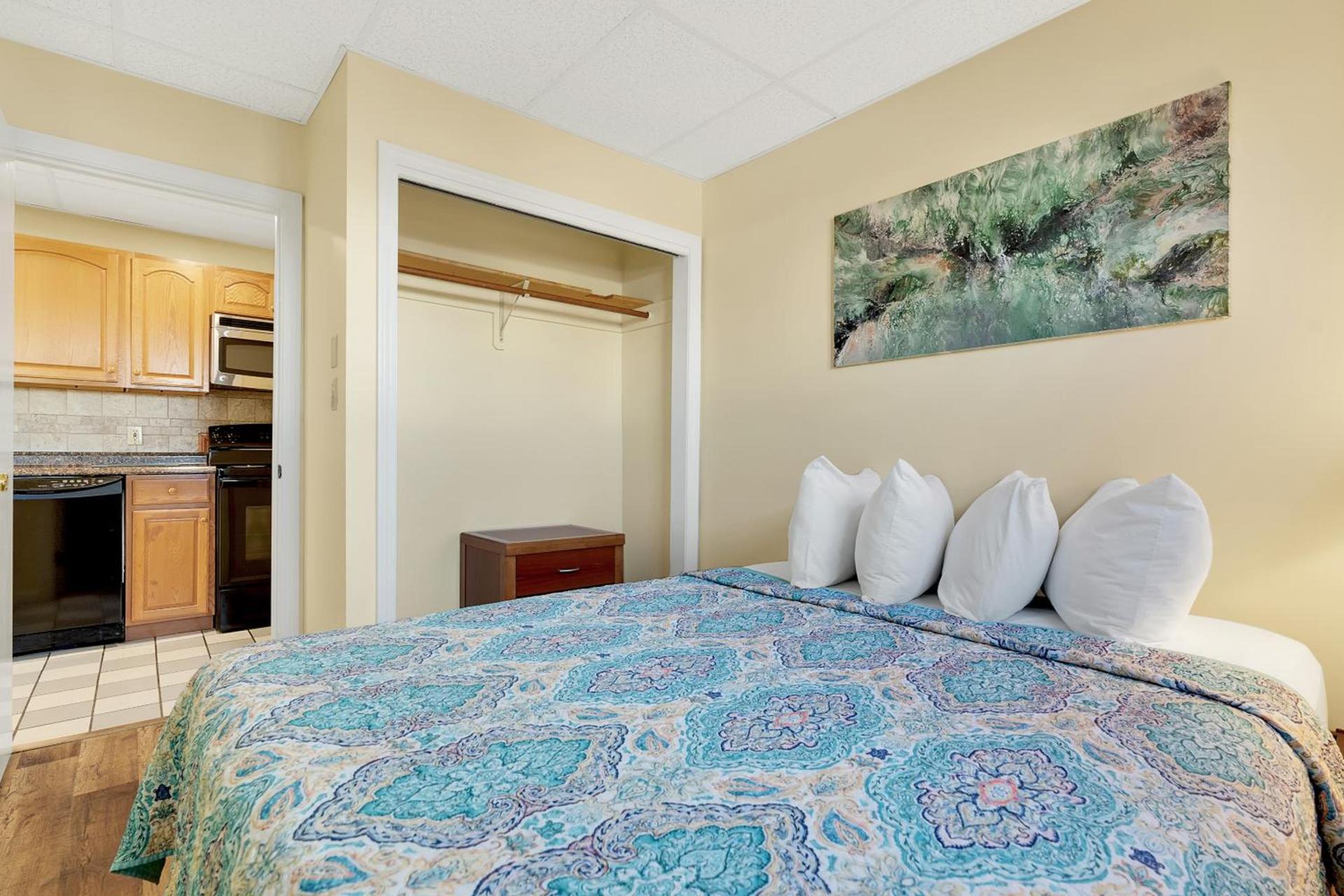 Abellona Inn & Suites photo 61