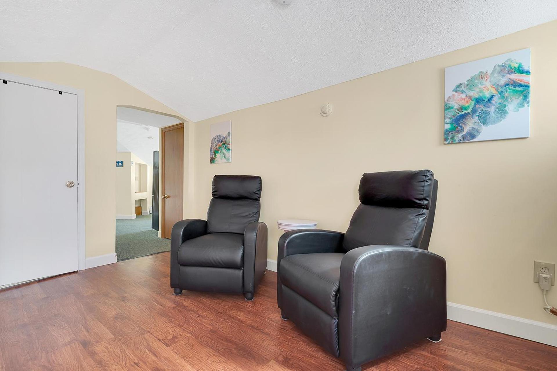 Abellona Inn & Suites photo 90