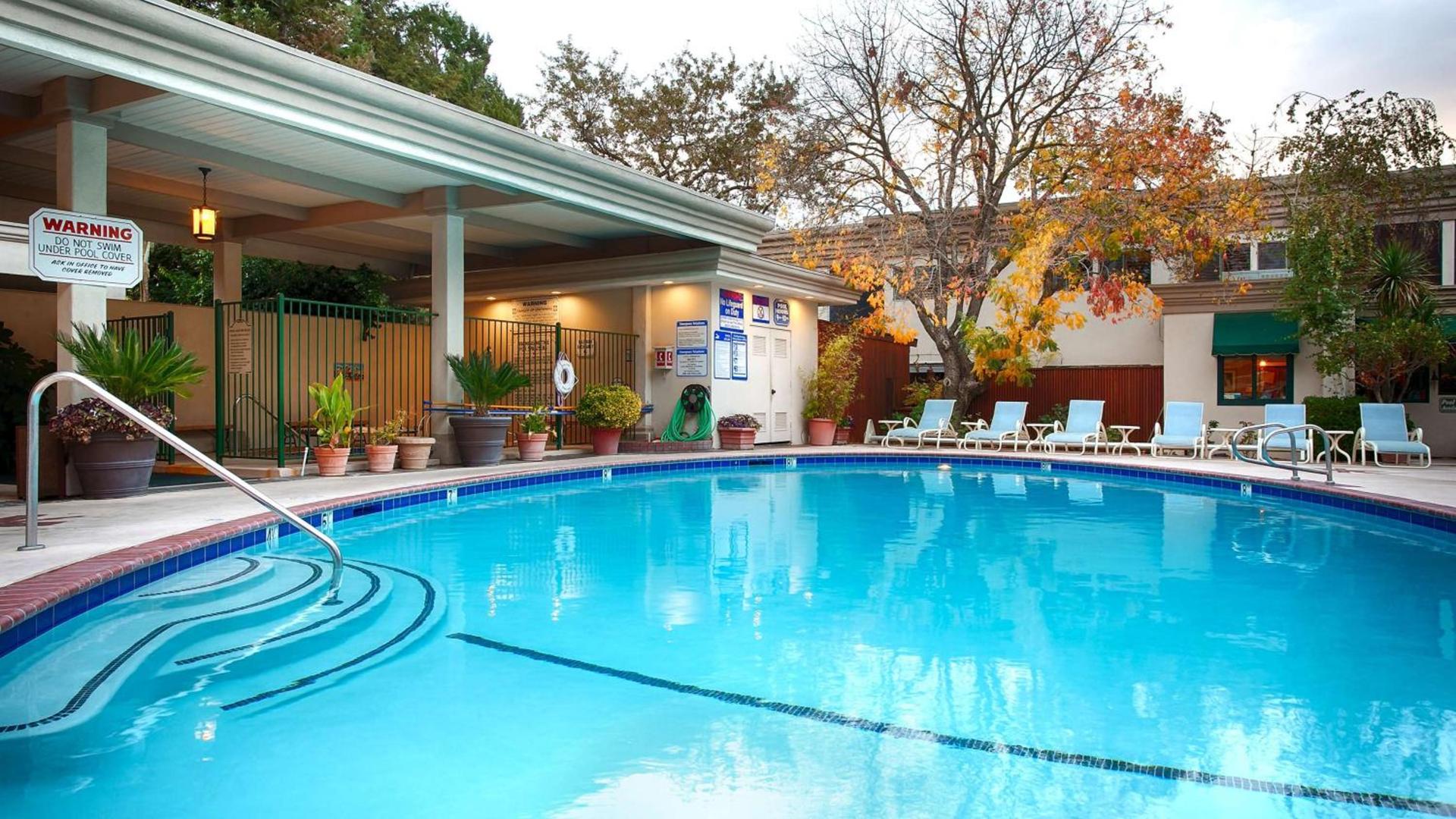 Best Western Plus Black Oak photo 3