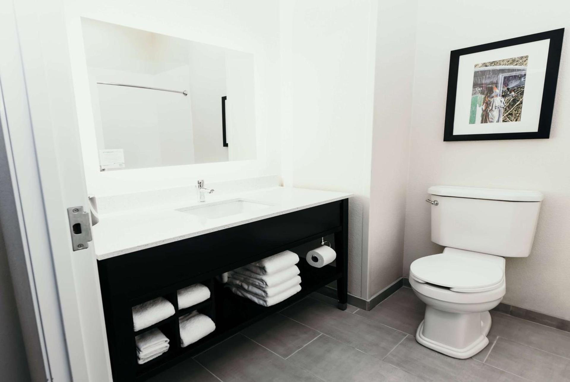 La Quinta Inn & Suites by Wyndham Ankeny IA - Des Moines IA photo 24