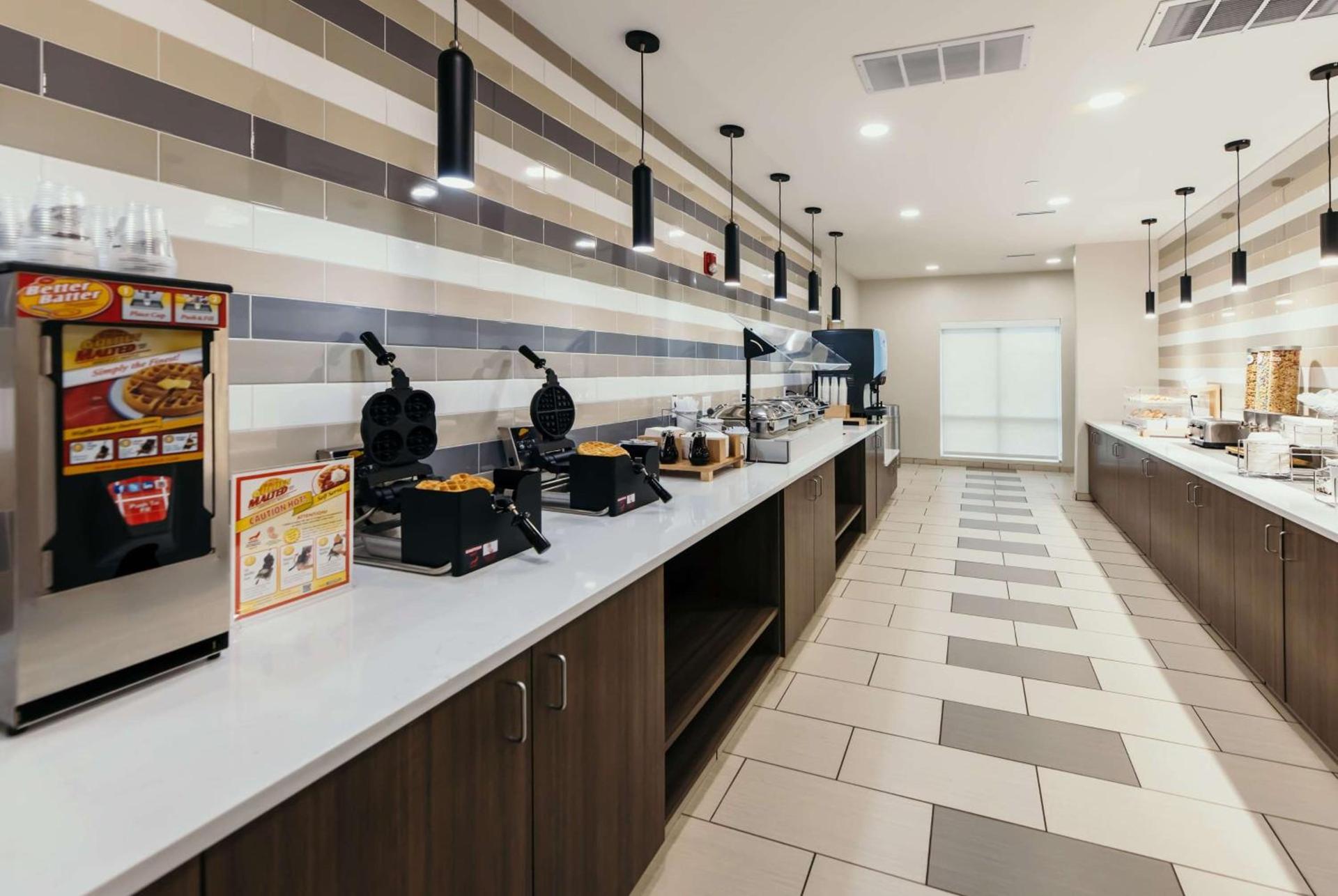 La Quinta Inn & Suites by Wyndham Ankeny IA - Des Moines IA photo 32