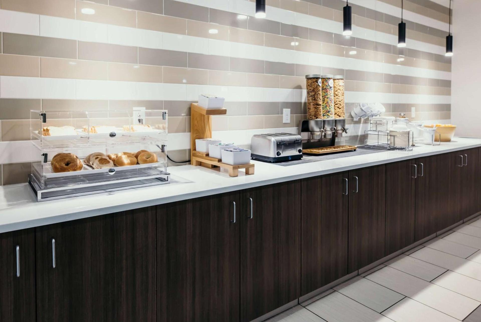 La Quinta Inn & Suites by Wyndham Ankeny IA - Des Moines IA photo 29