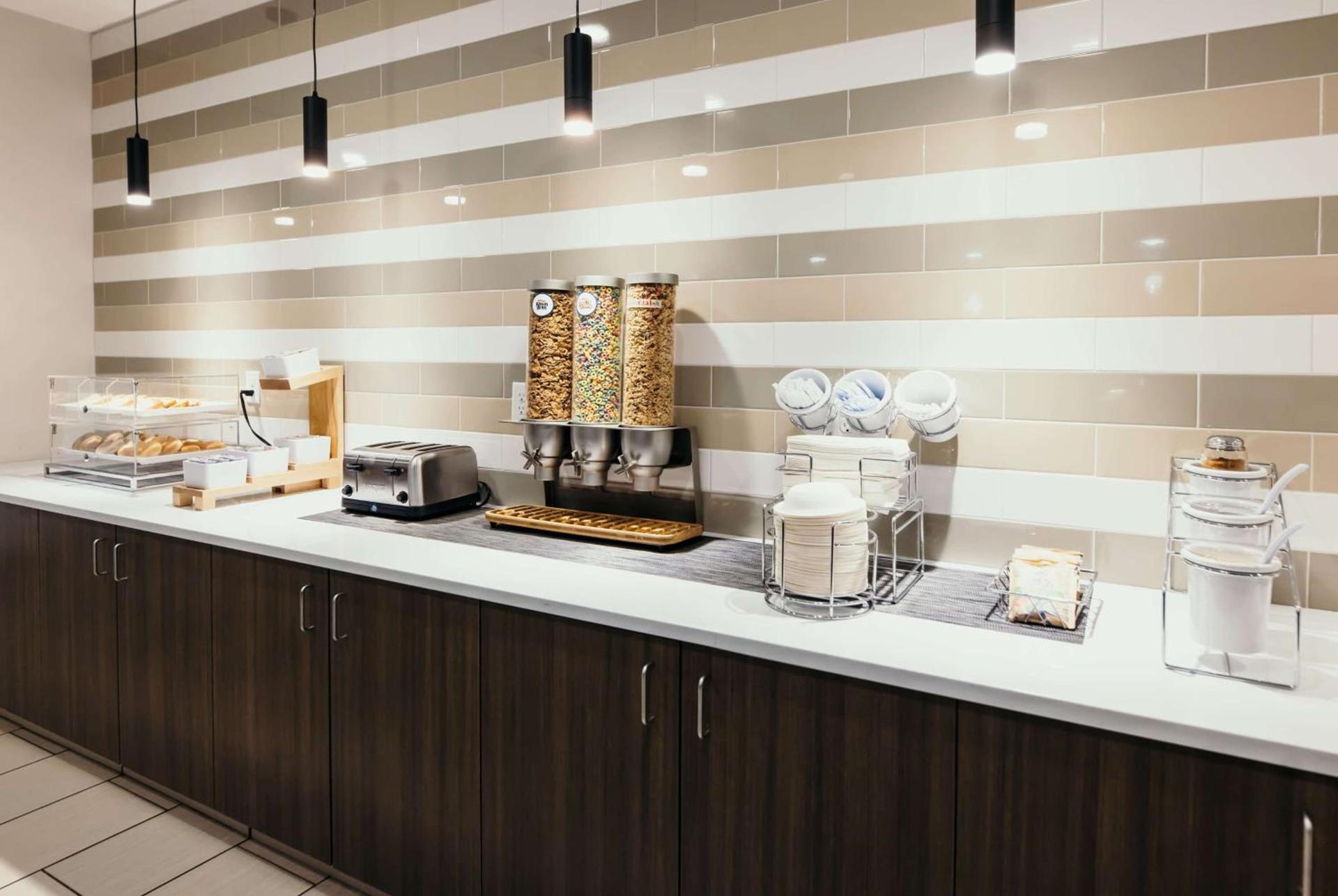 La Quinta Inn & Suites by Wyndham Ankeny IA - Des Moines IA photo 33