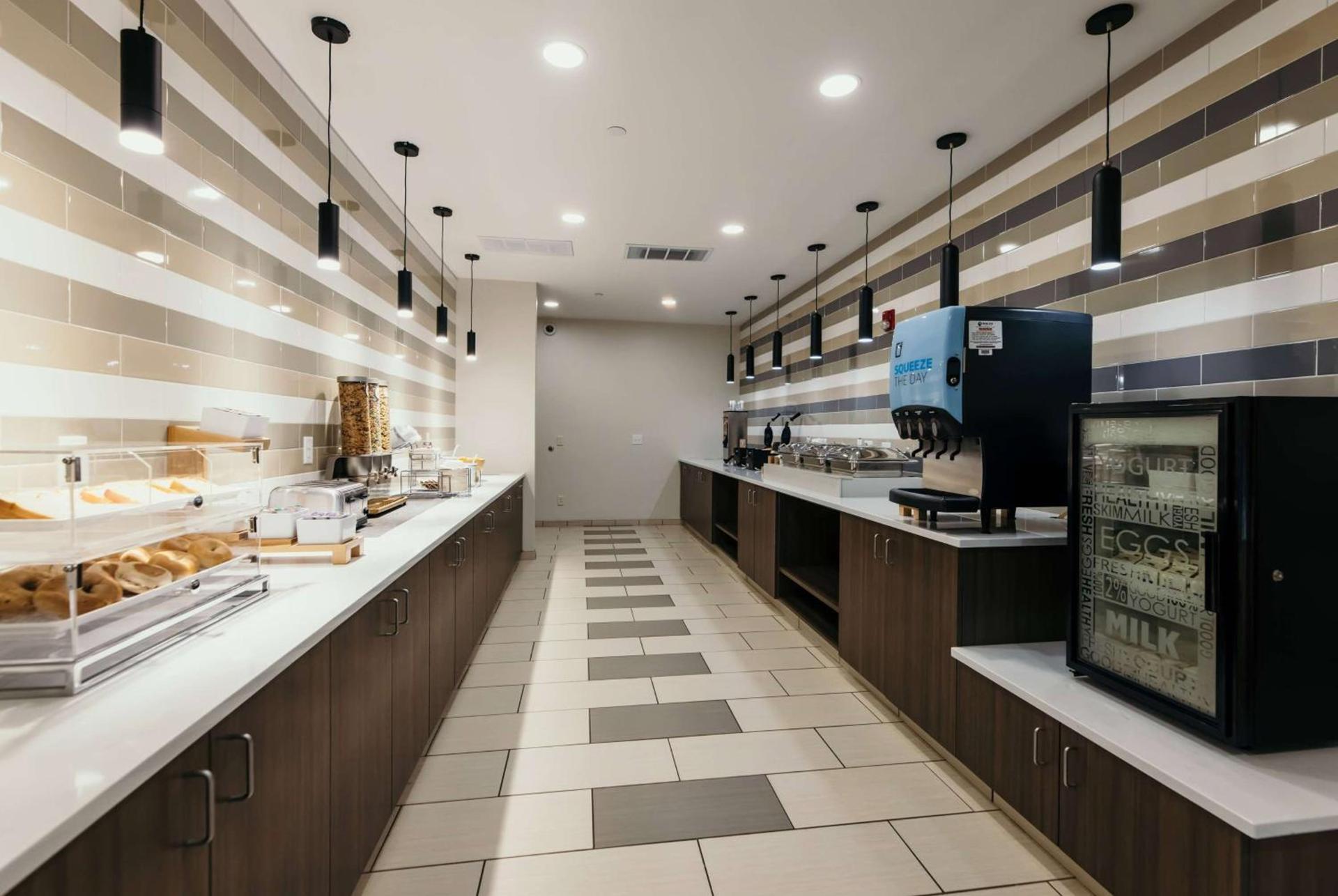 La Quinta Inn & Suites by Wyndham Ankeny IA - Des Moines IA photo 35
