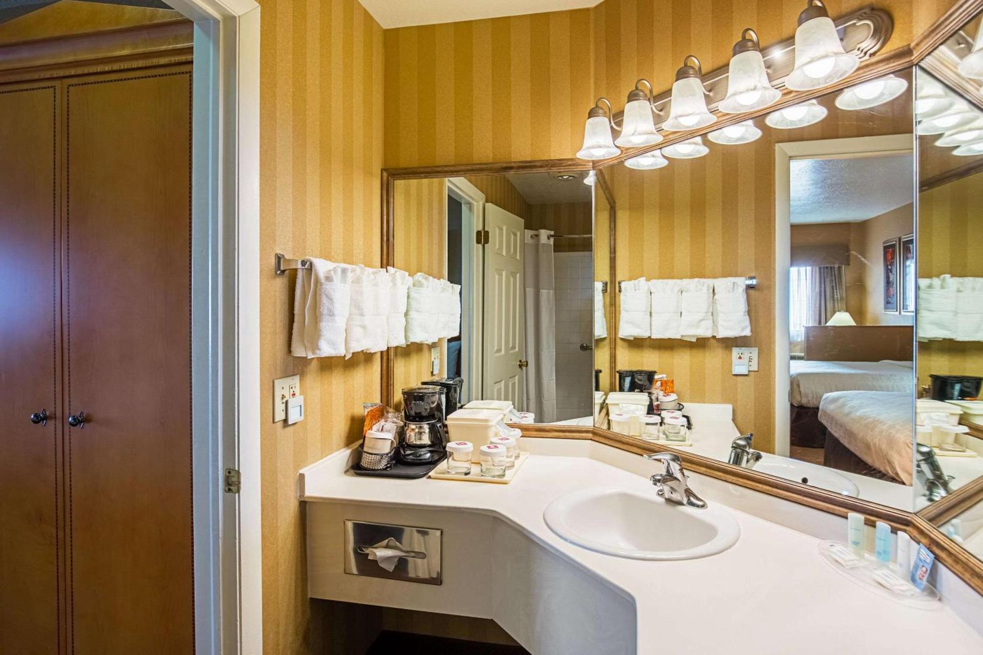 Clarion Suites St George - Convention Center Area photo 24
