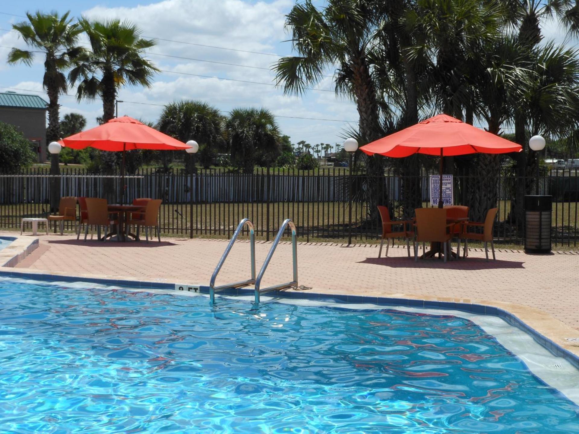 Ramada by Wyndham Davenport Orlando South photo 9