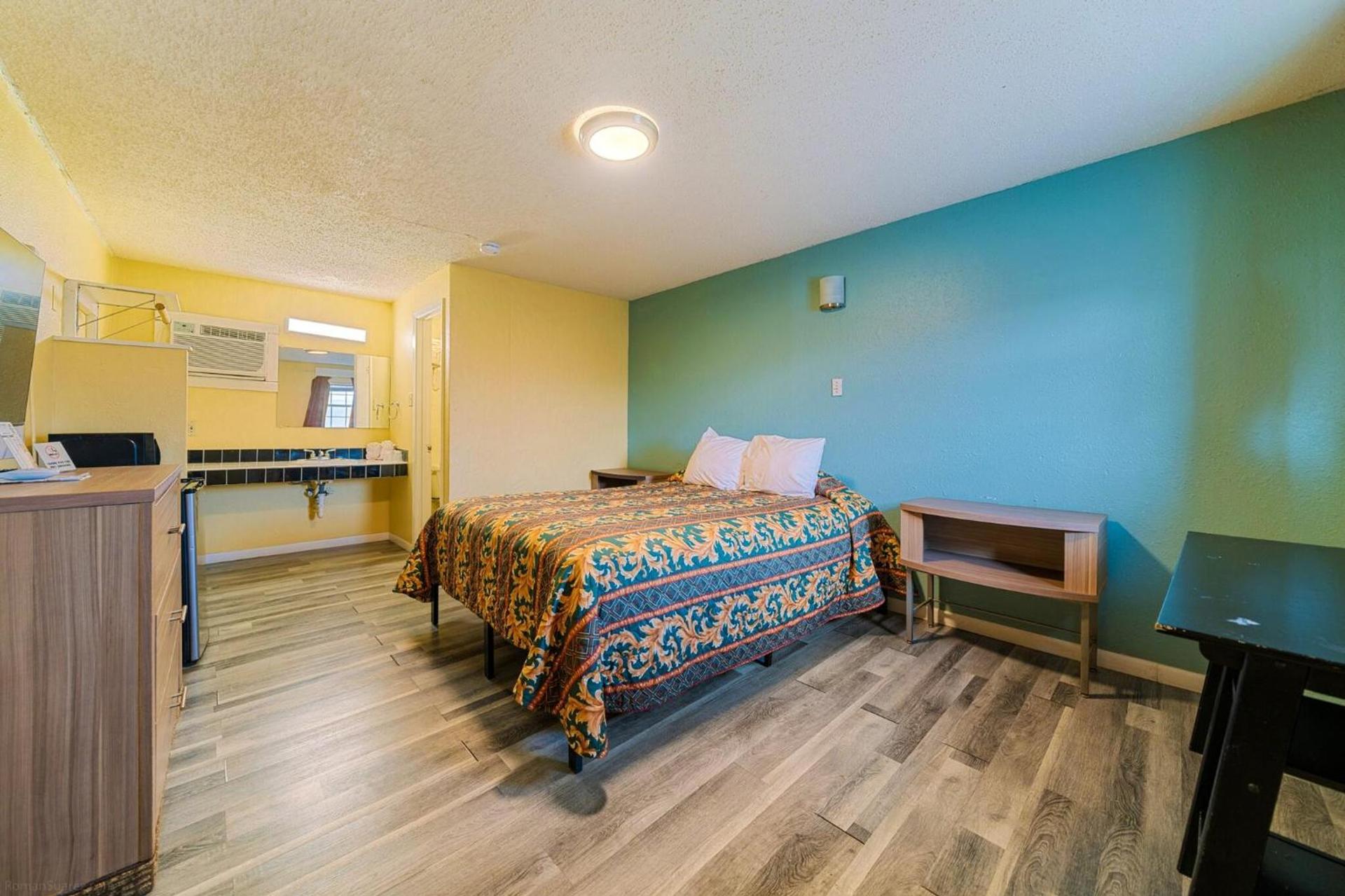 Catalina Motel photo 7