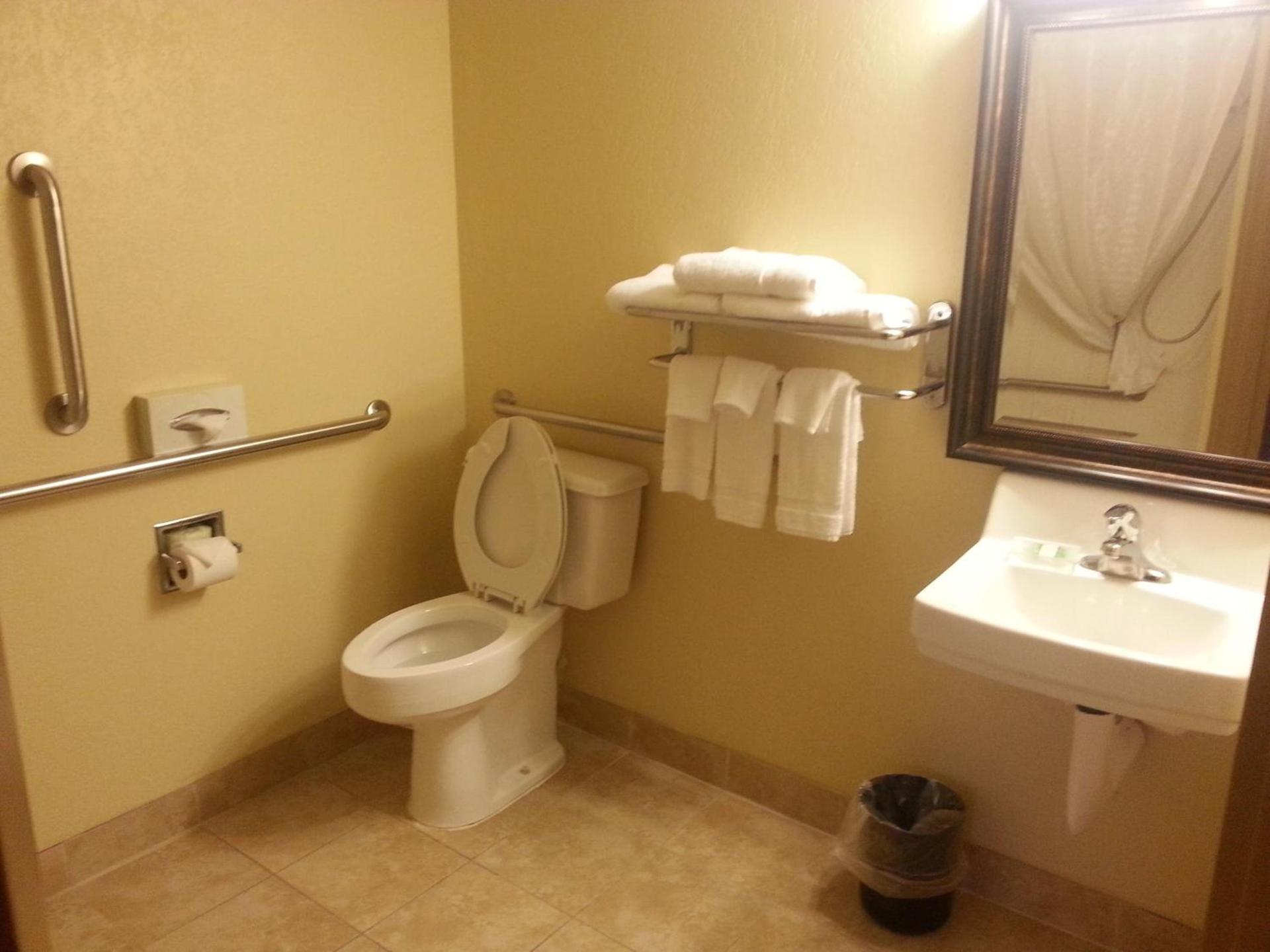 Quality Inn & Suites photo 31