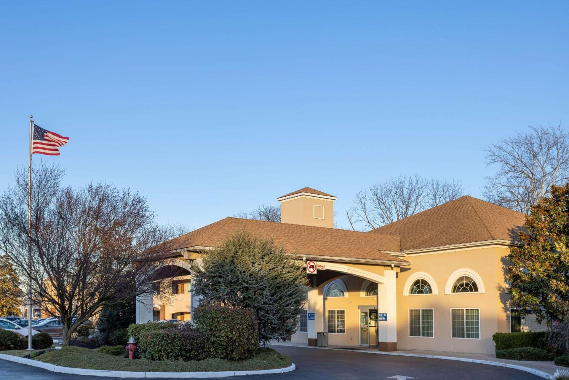 Days Inn & Suites by Wyndham Cherry Hill - Philadelphia — hotel in Cherry Hill