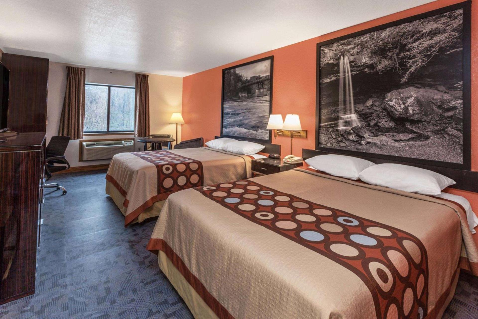 Super 8 by Wyndham Uniontown PA photo 5