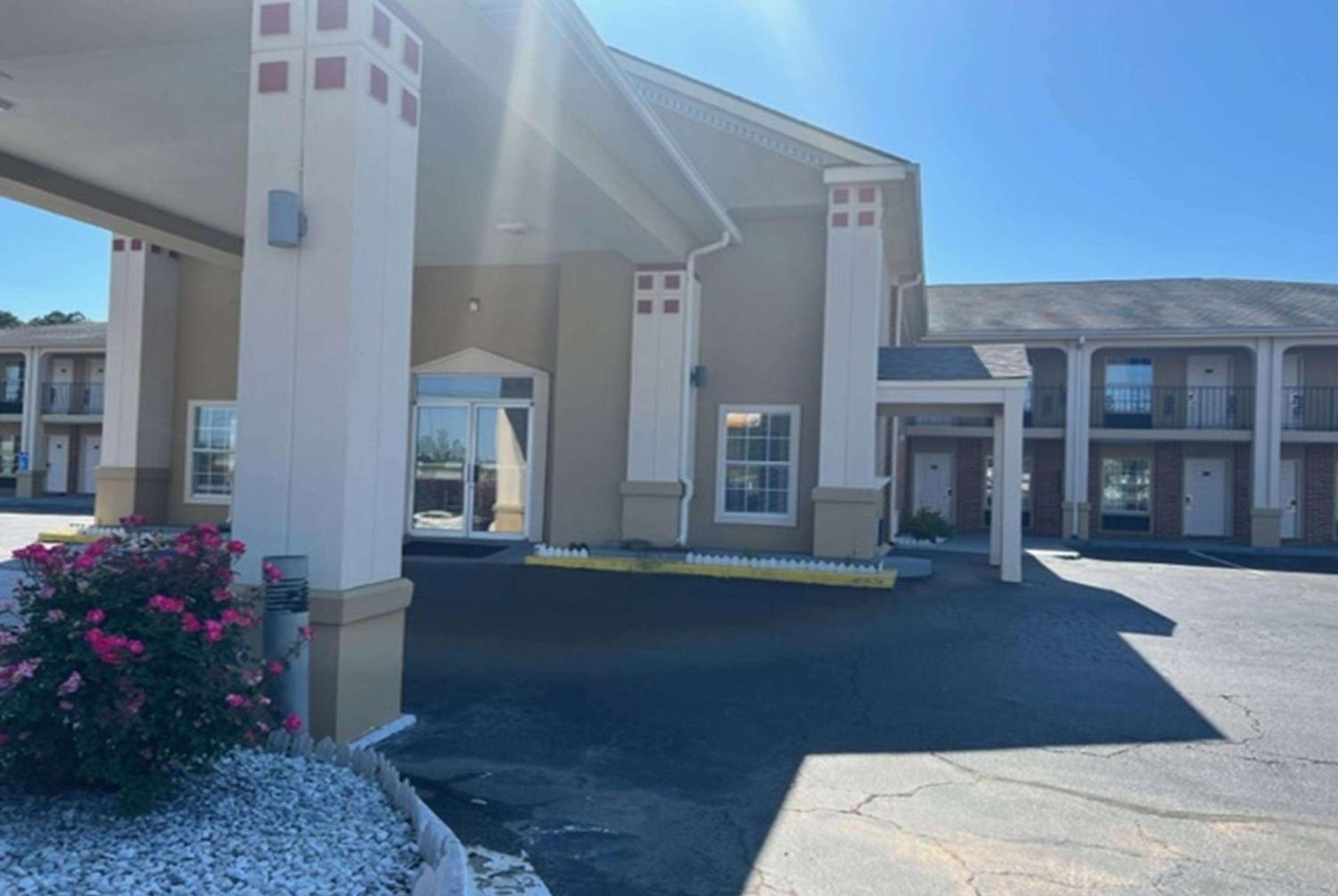 Super 8 by Wyndham Covington photo 2
