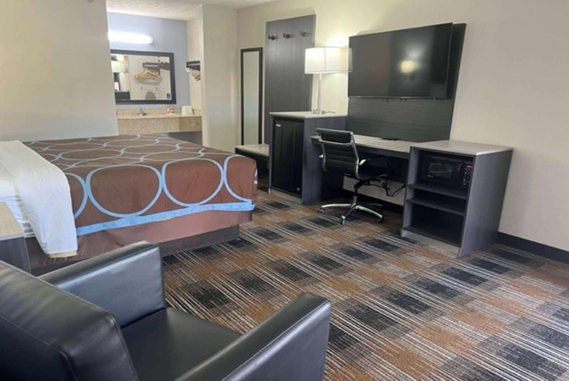 Super 8 by Wyndham Covington photo 8