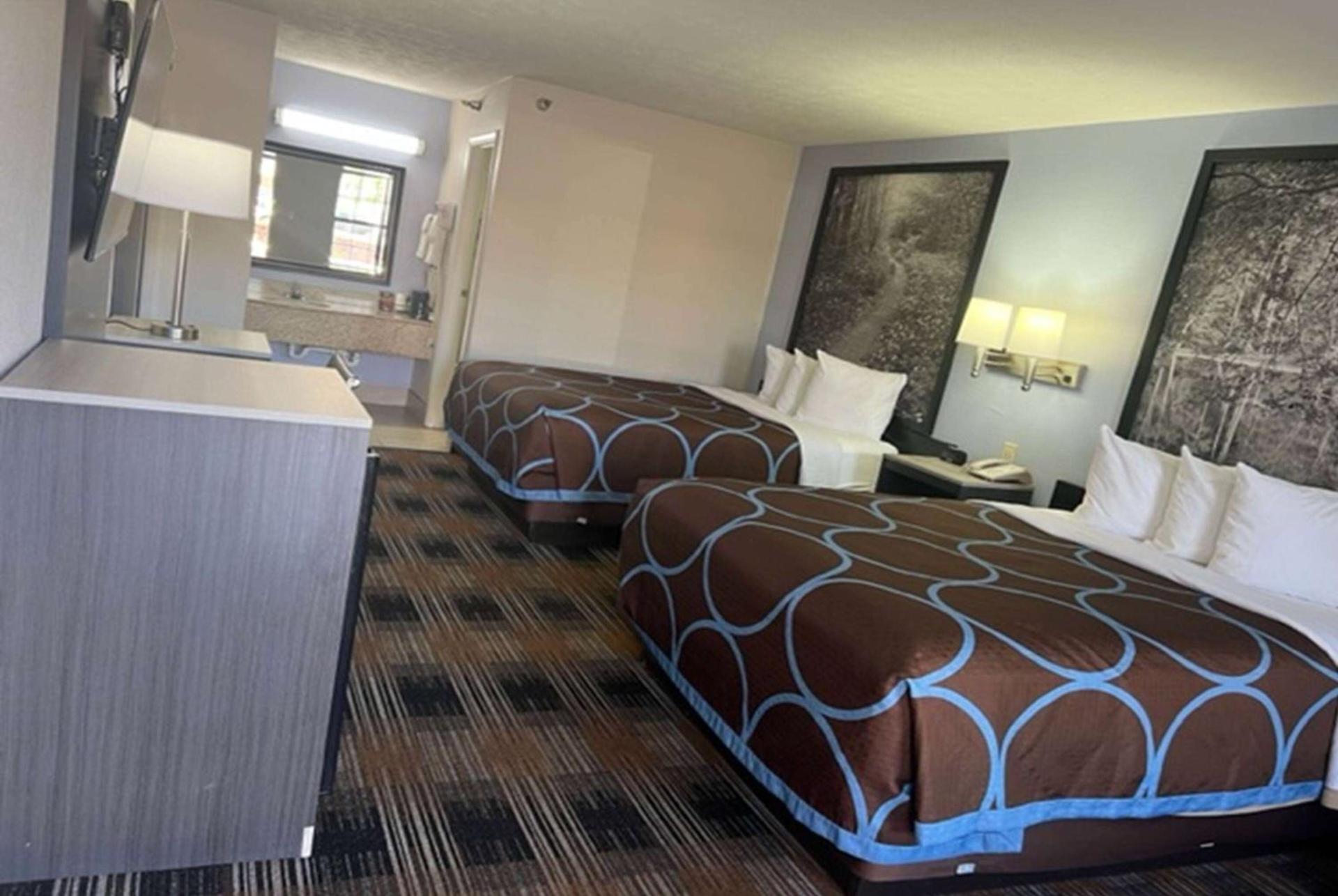 Super 8 by Wyndham Covington photo 9
