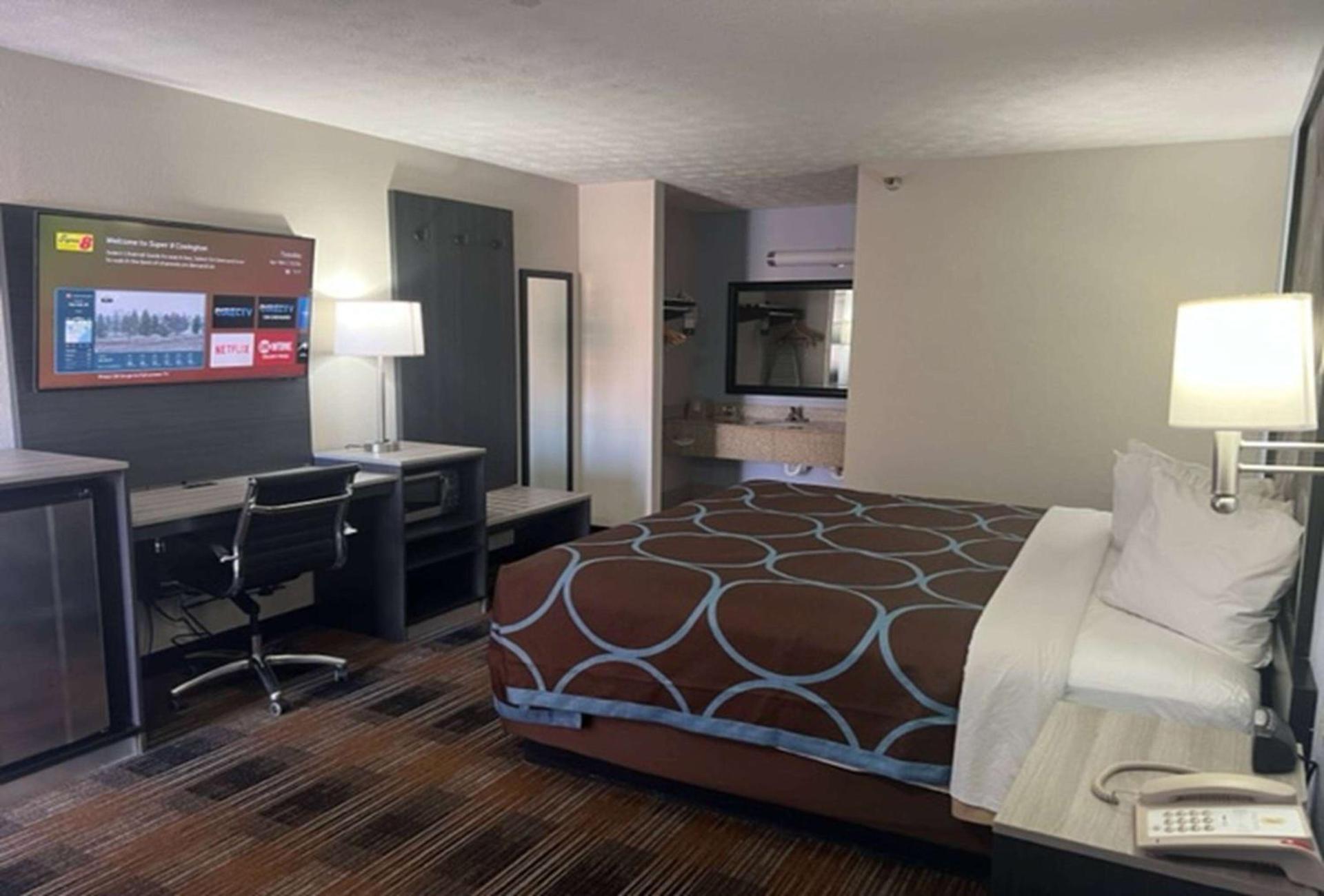 Super 8 by Wyndham Covington photo 10