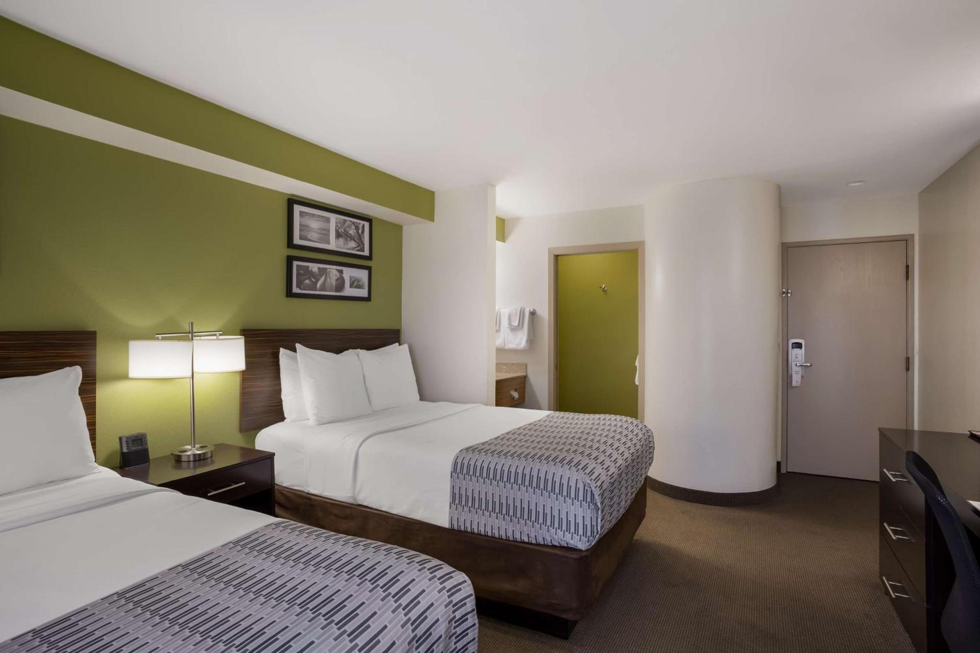 SureStay Plus by Best Western Mesa Superstition Springs photo 9